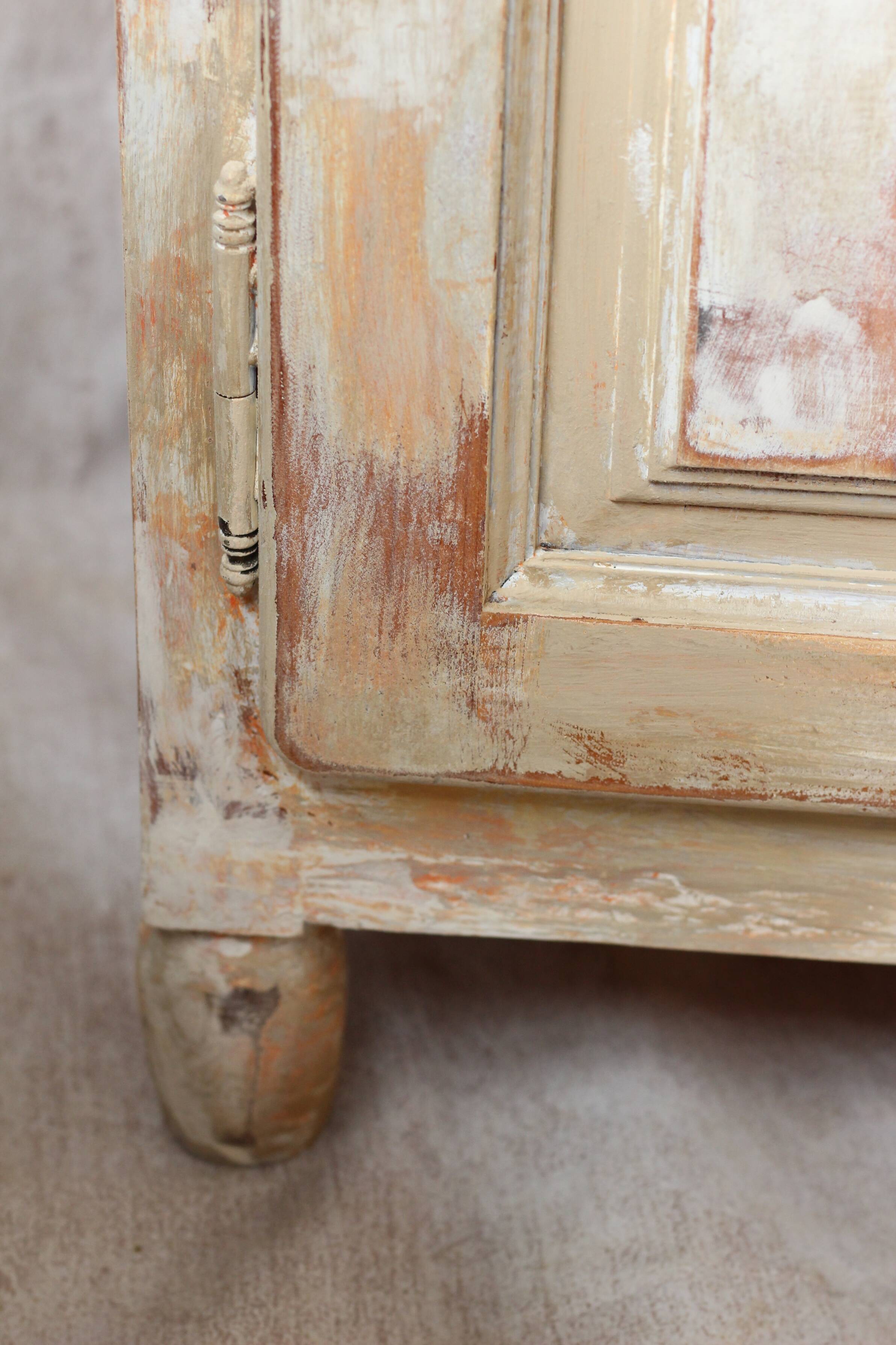 Buffet parisien patiné