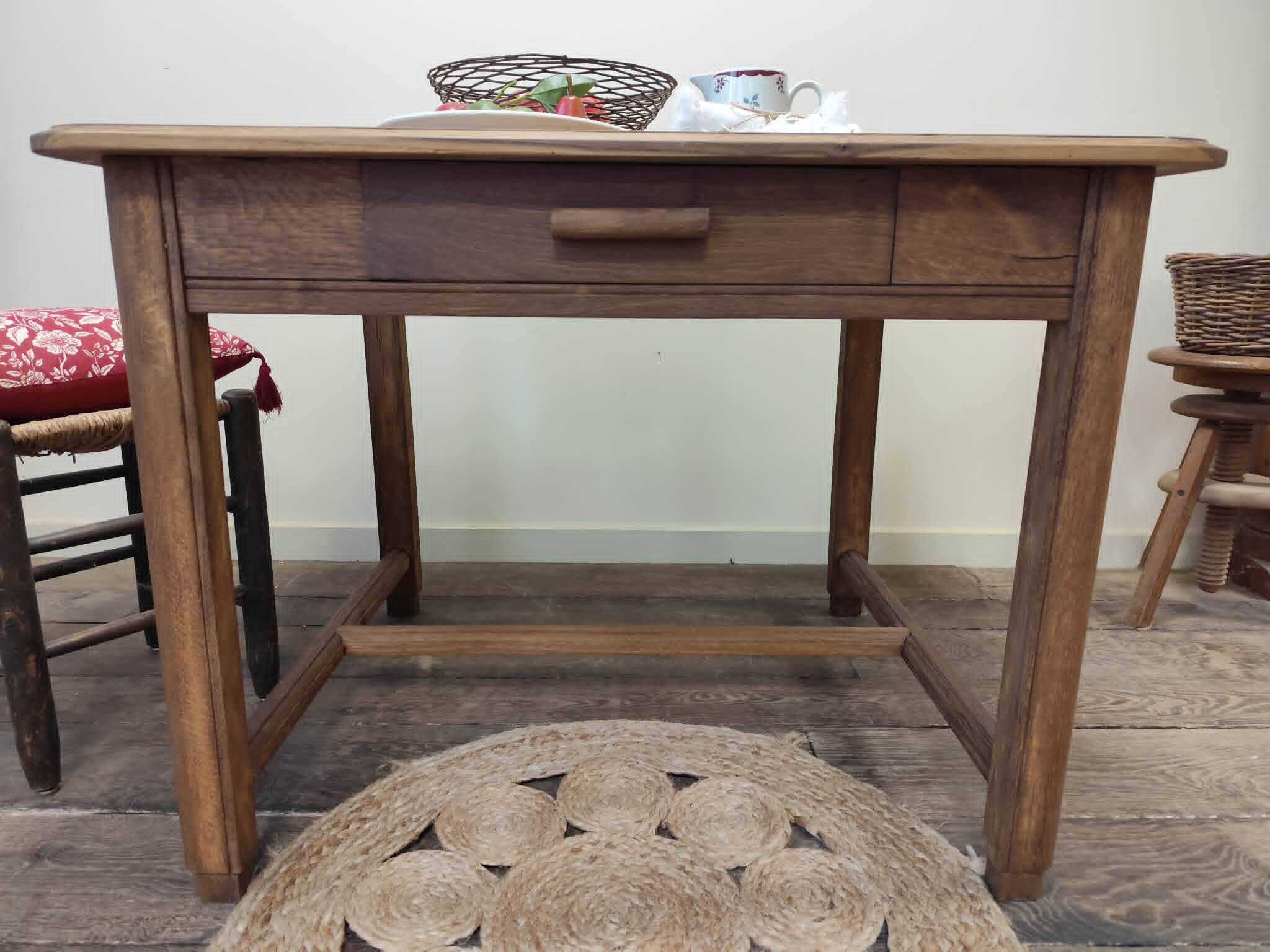 Square farmhouse table in solid oak.