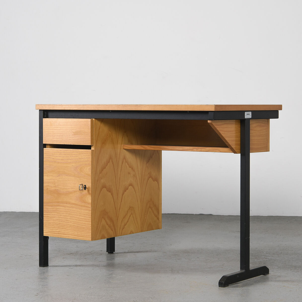 1960 office in metal and wood