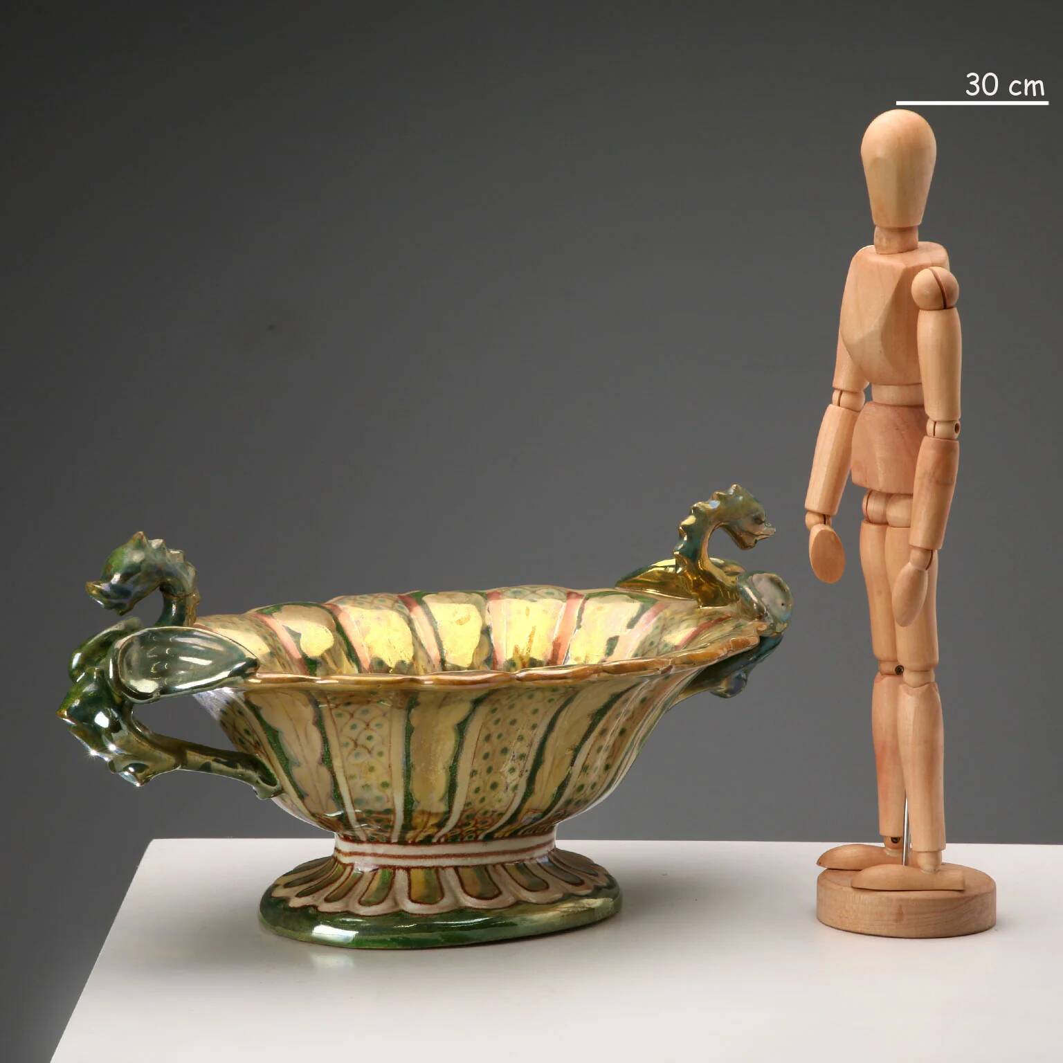 Vintage centrepiece in majolica from Gualdo Tadino, Italy, 1930s.