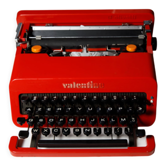 machine à écrire "Valentine" Olivetti par Ettore Sotsass (1969)