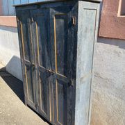 Wooden wardrobe with 3 doors