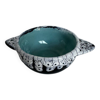 Bowl with ears