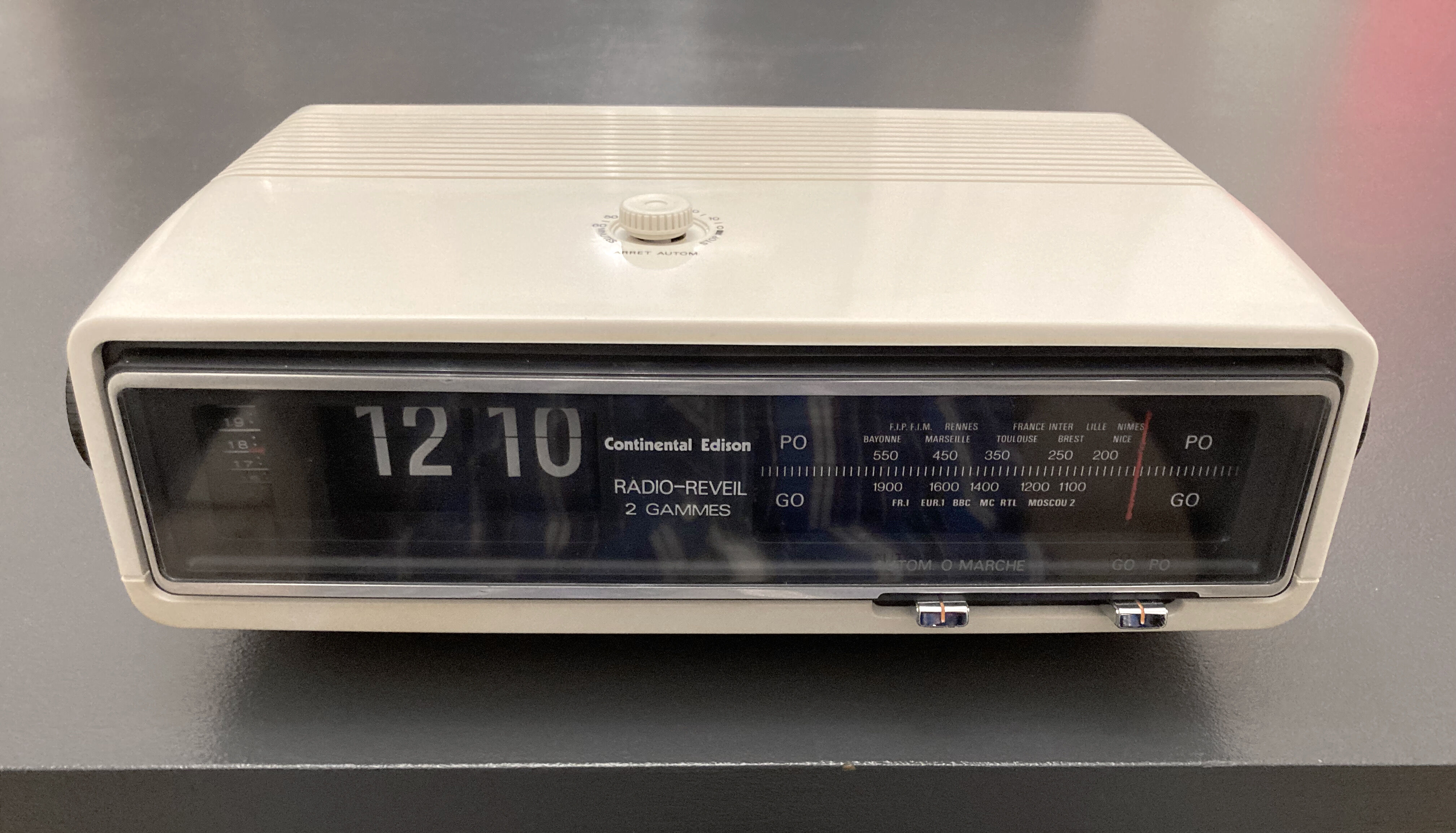 Radio vintage reveil a unfolding Continental Edison 1973