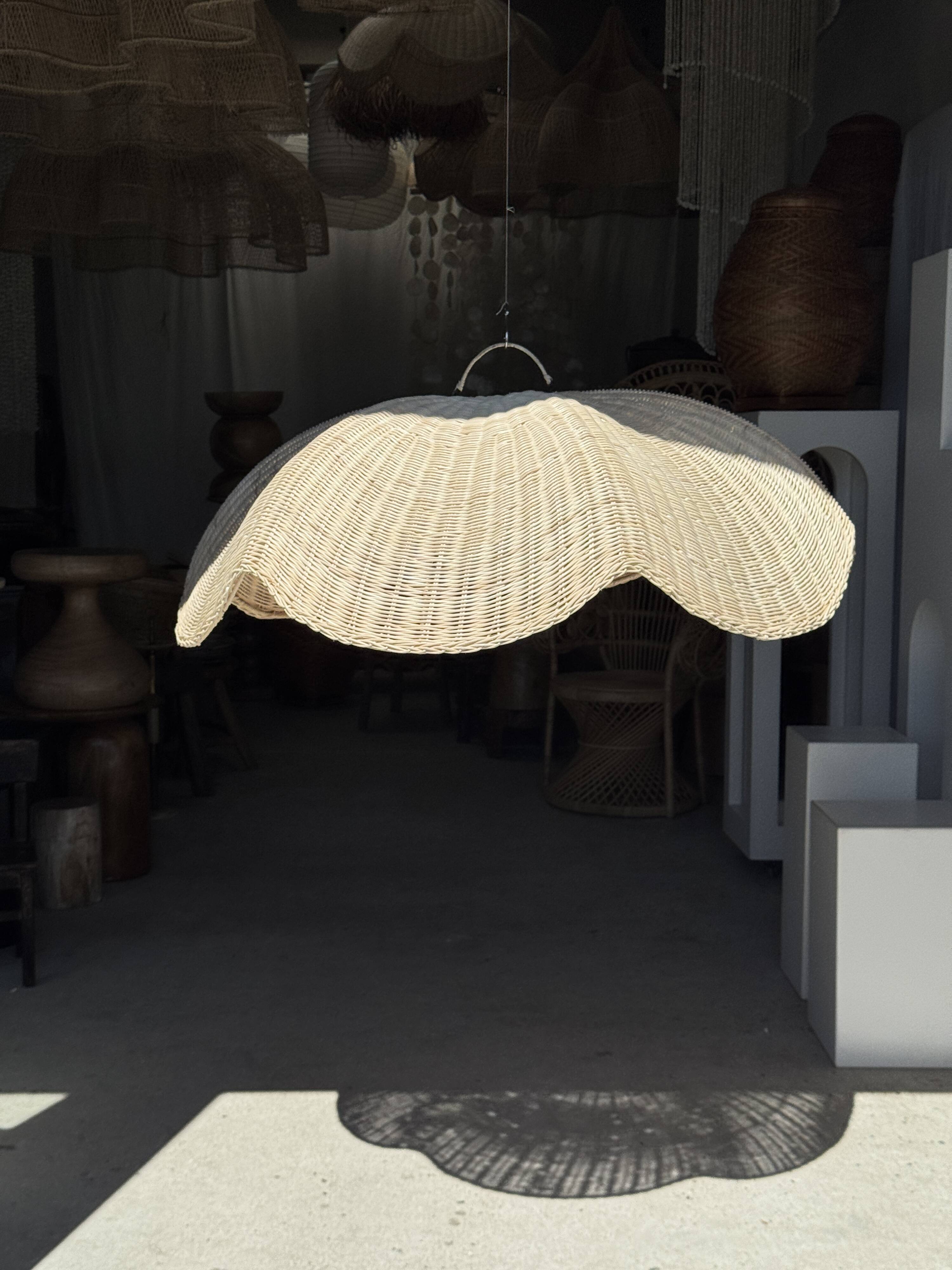 Large suspension or lampshade in flat woven tulip flower rattan H35 D
