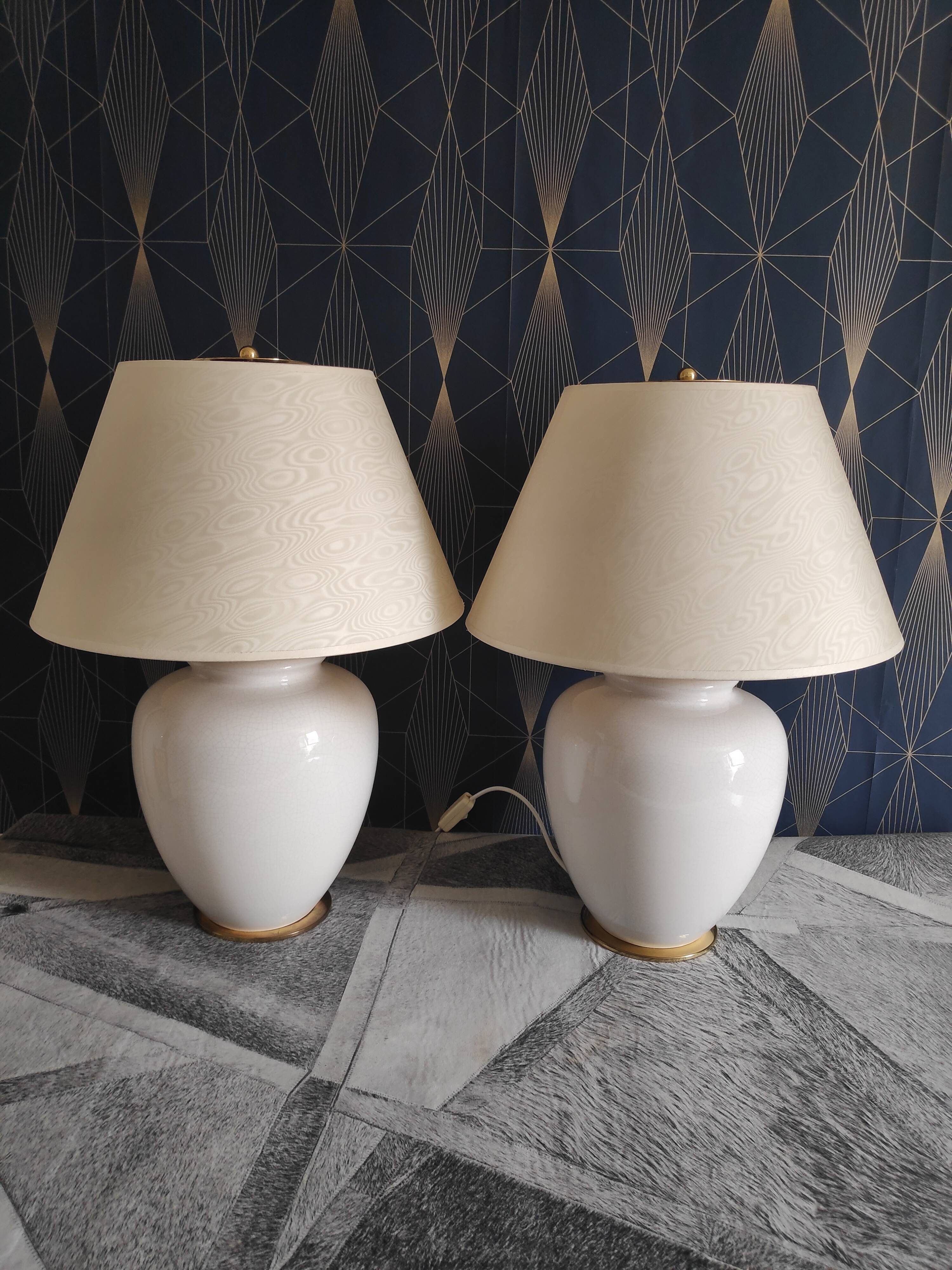 Lamps 2 white cracked ceramic foot fires