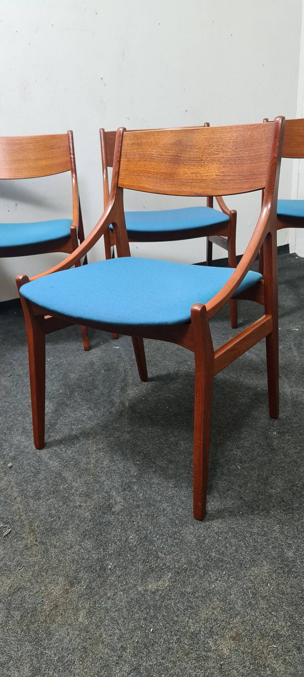 A set of 6 Vintage Danish design dining chairs by Vestervig Eriksen