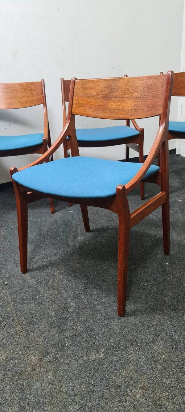 A set of 6 Vintage Danish design dining chairs by Vestervig Eriksen