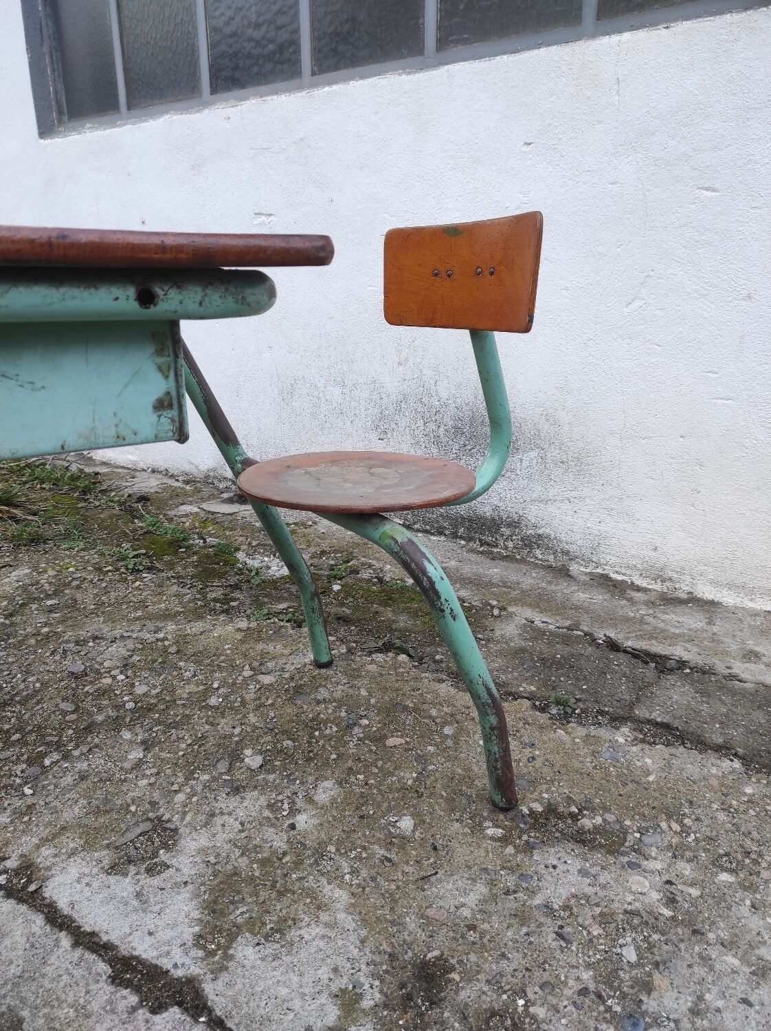 Old one-piece children's desk