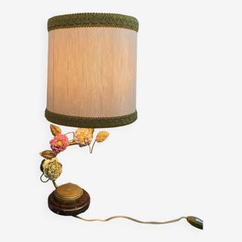 Lampe, Capodimonte, fleurs porcelaine, polychrome, feuilles laiton, socle marbre griotte, abat-jour