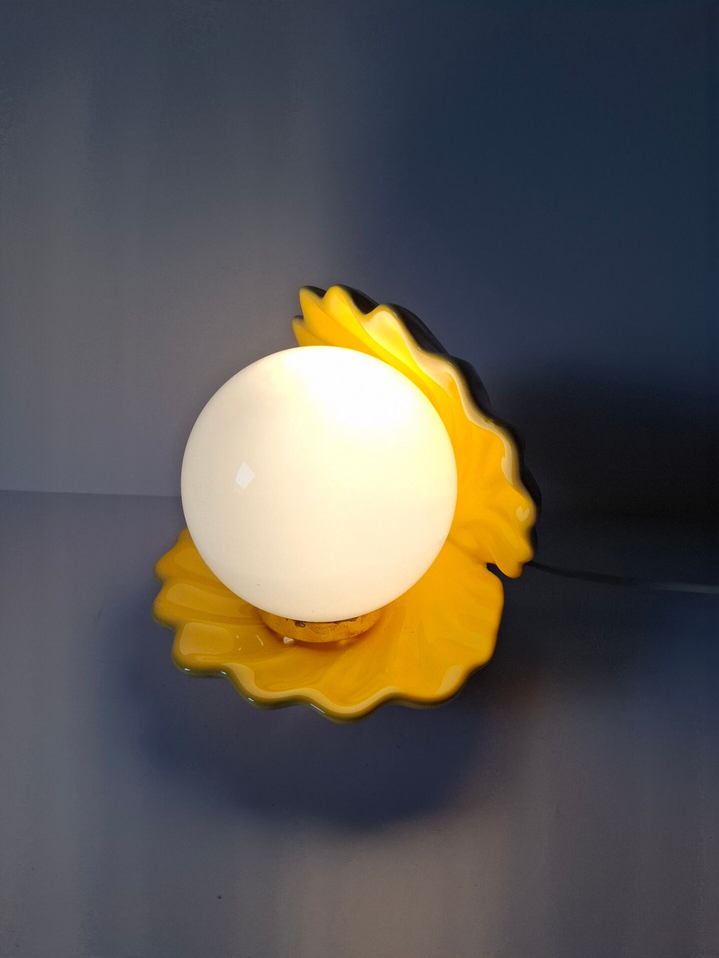 Vintage shell ceramic lamp