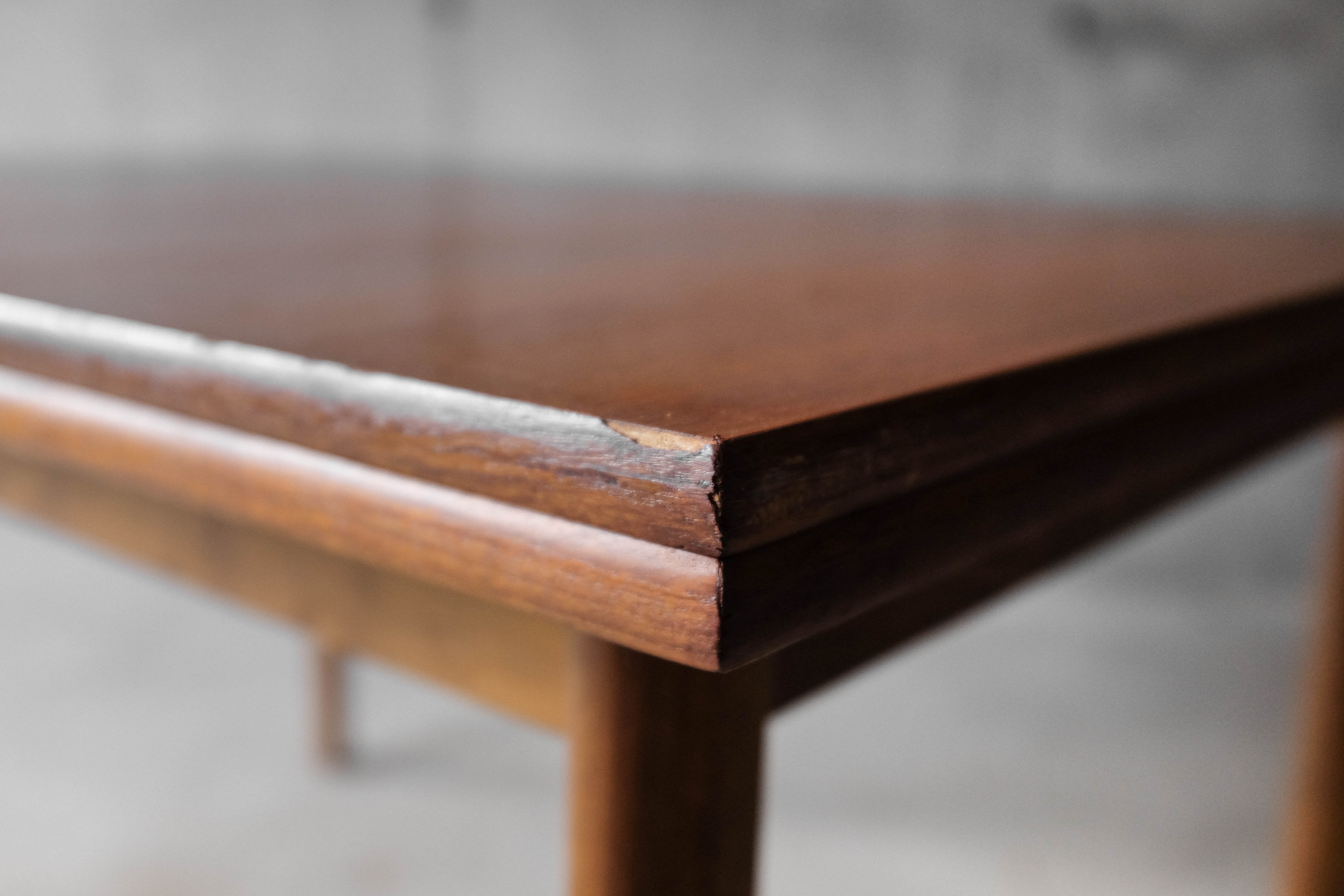 Table and 4 chairs 60