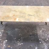 Table basse pieds en laiton, dessus en marbre, style baroque