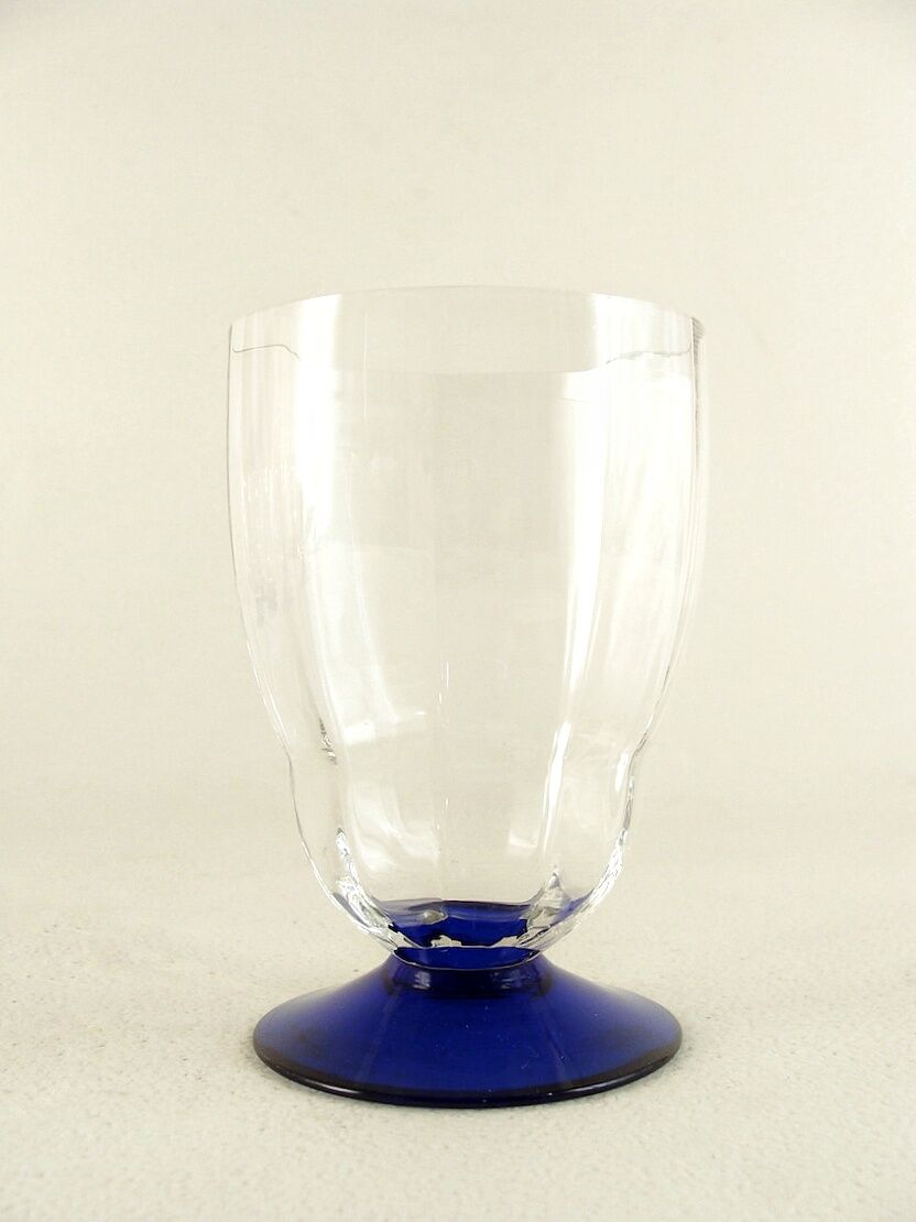 8 1930 glasses blue feet