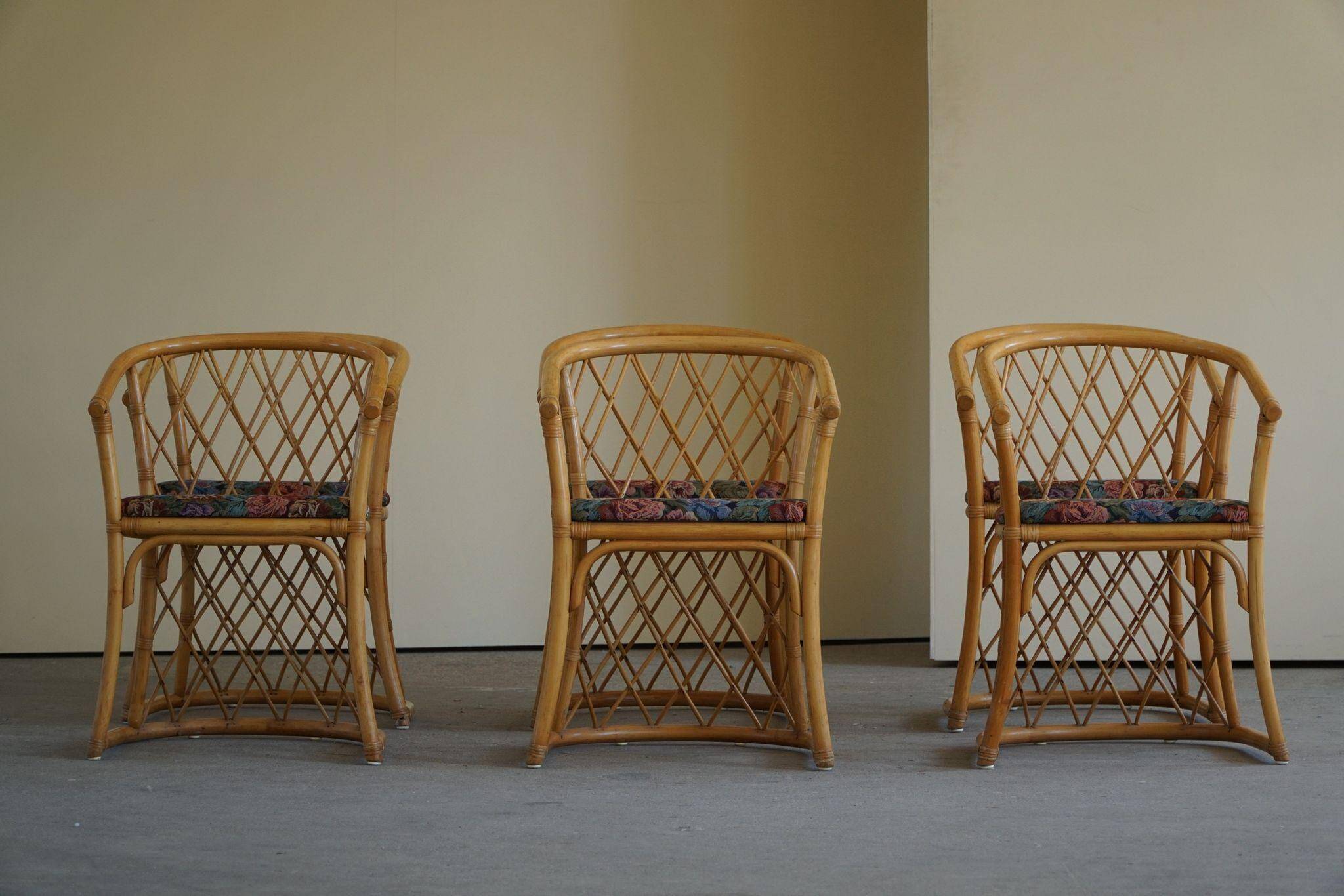 Set of 6 sculptural vintage bamboo dining chairs, modern Danish design, made in the 1960s.