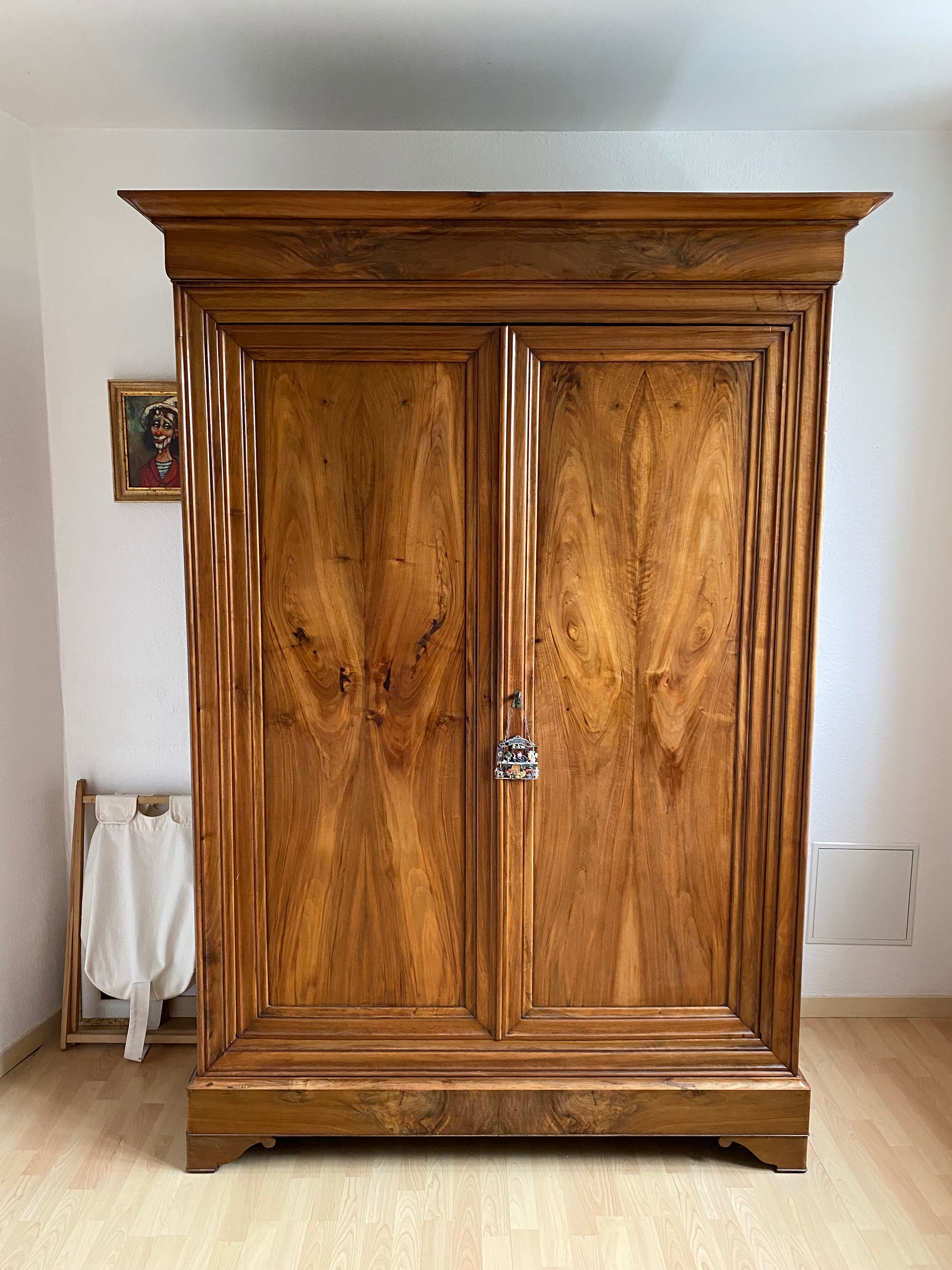 Walnut cabinet Louis Philippe