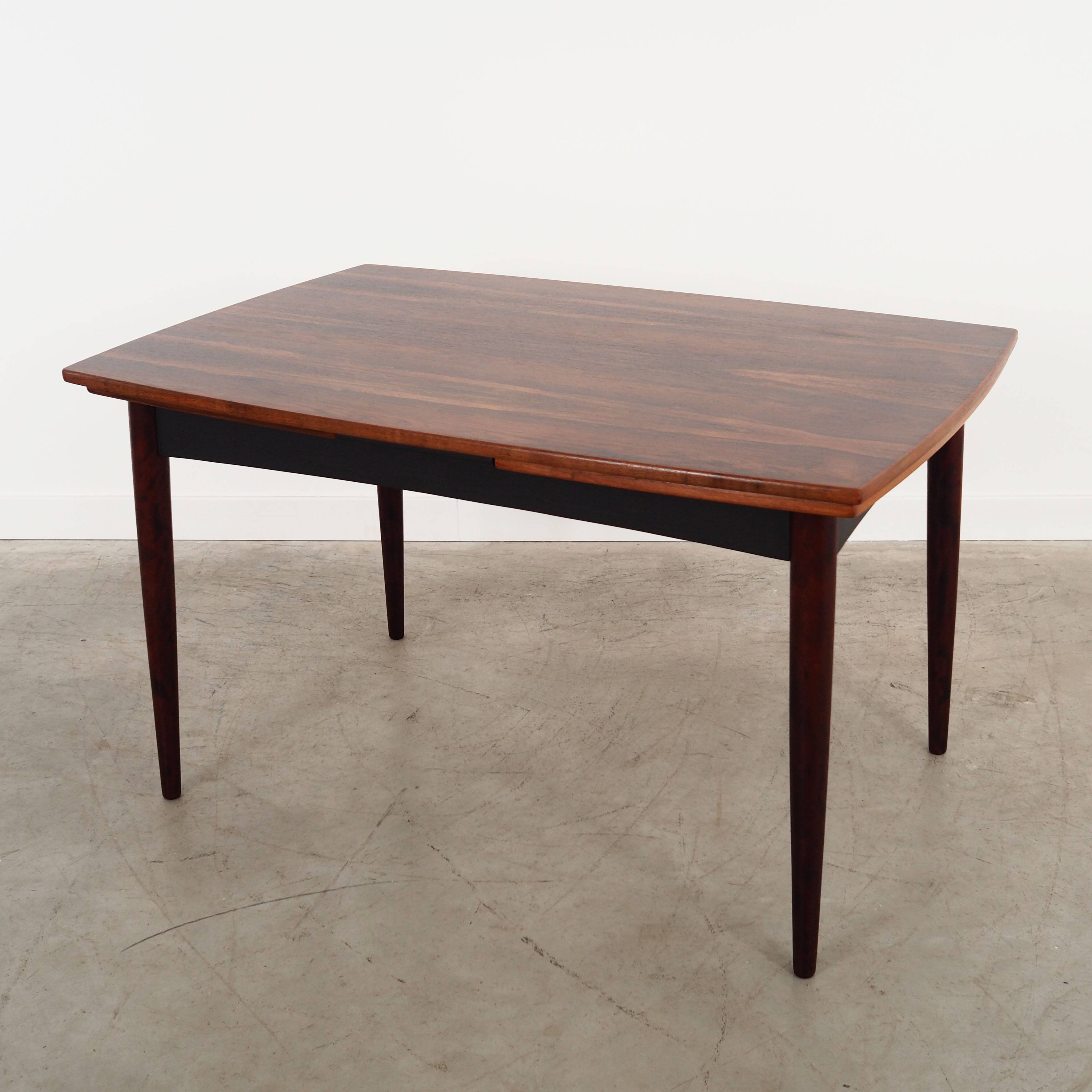 Table en palissandre, design danois, années 1970, production : Danemark