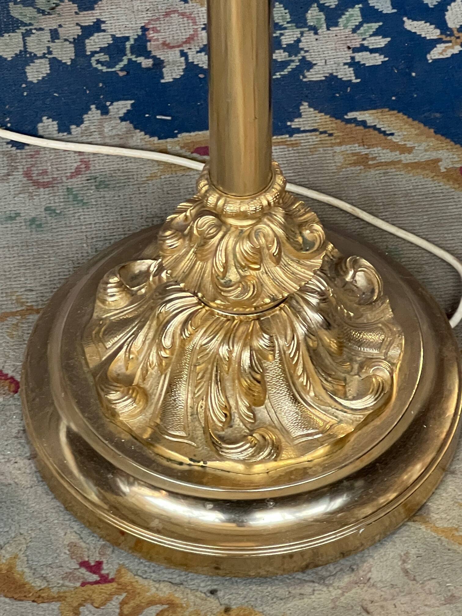 Baroque-style floor lamp in solid gilded bronze decorated with crystal pendants.