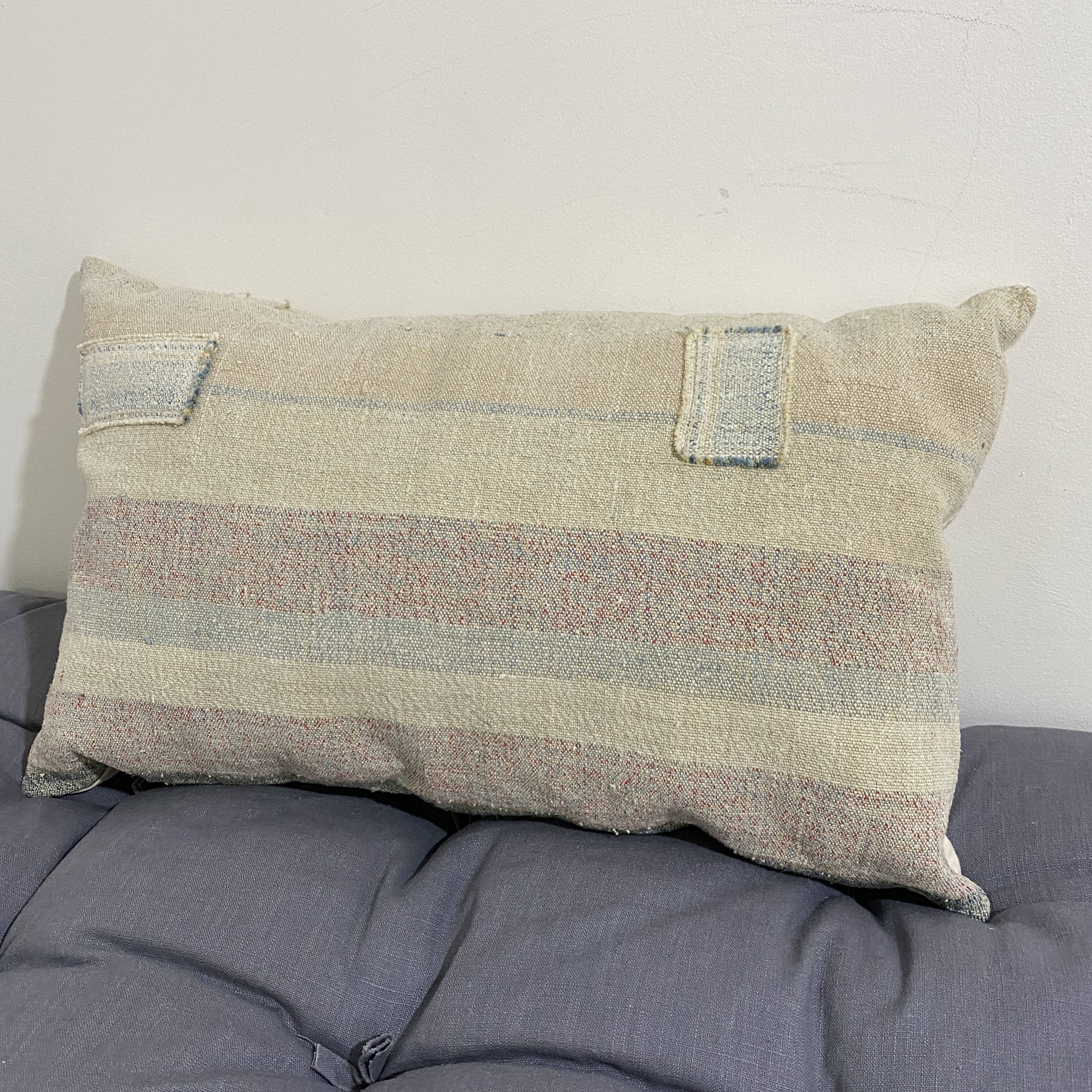 Coussin en toile ancienne style Kilim