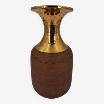 Vase in raw chamotte sandstone enameled with gold, Italy, Bitossi for Raymor, circa 1960/1970