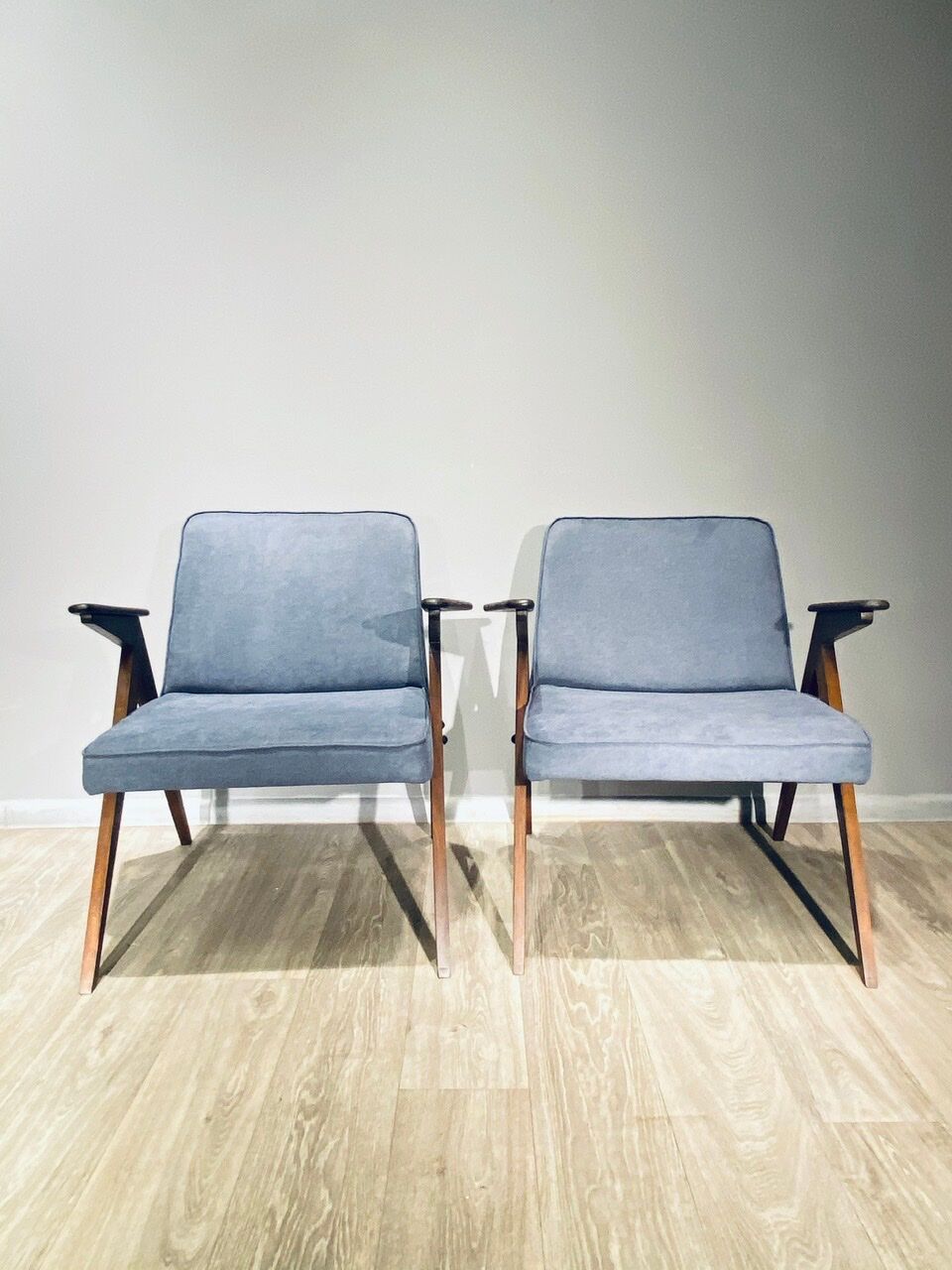 Pair of vintage design armchairs 'Bunny' 60s