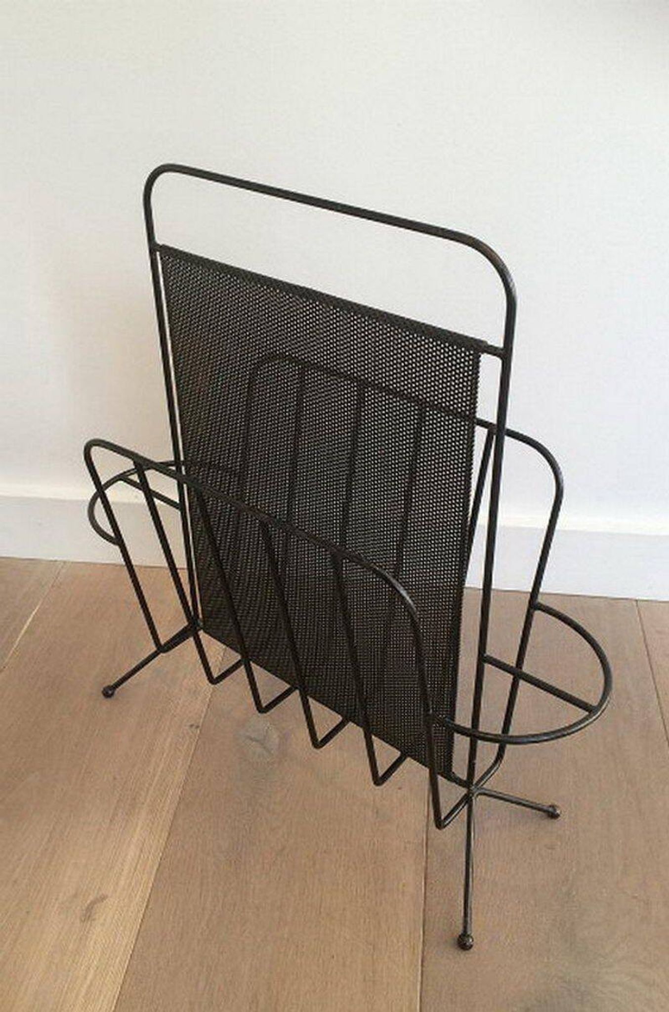 Mathieu Matégot. Porte-revues. Vers 1950