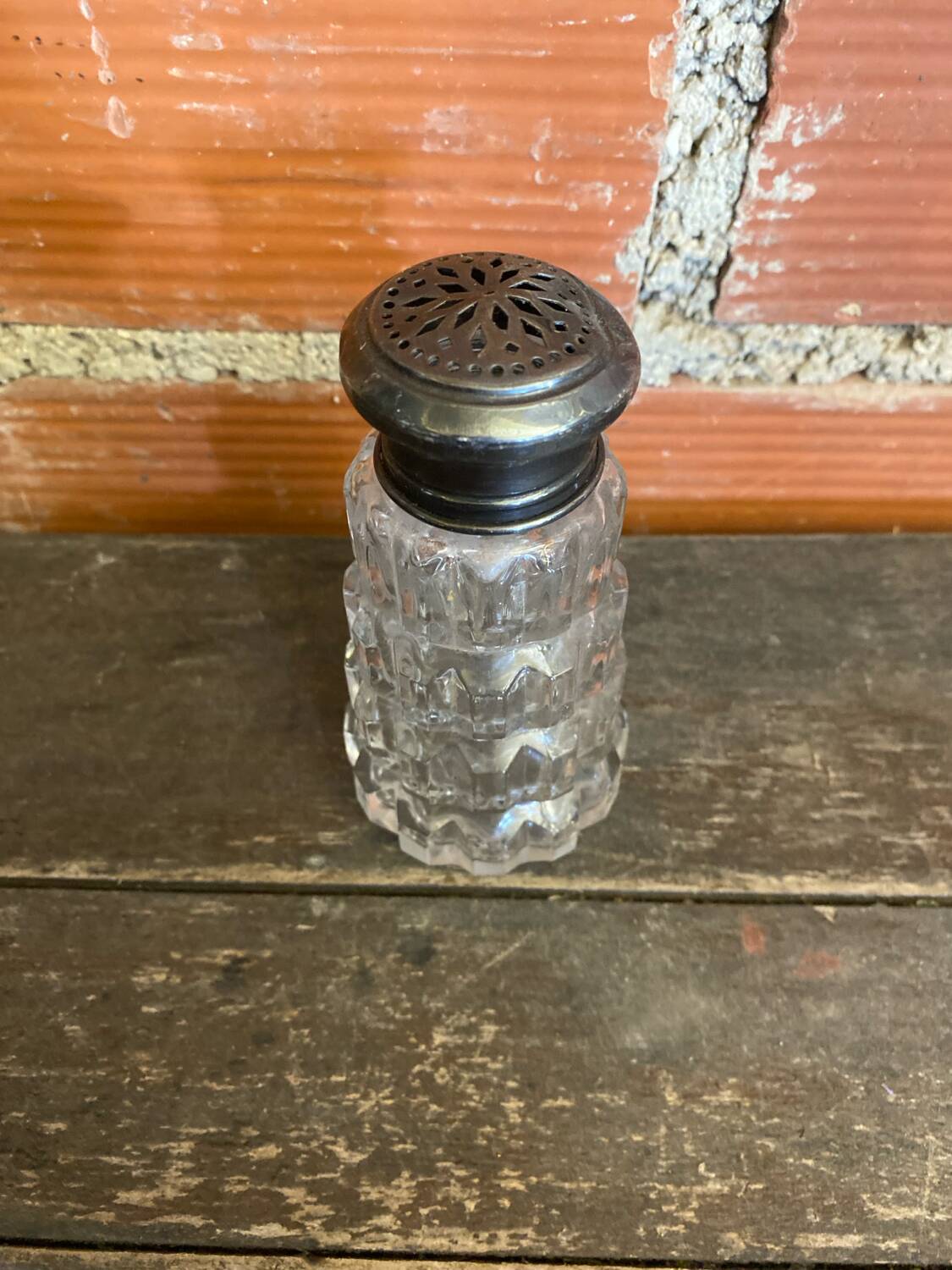 Saupoudreuse Sucrier Ancien Verre Moulé + Bouchon Métal Argenté Vintag