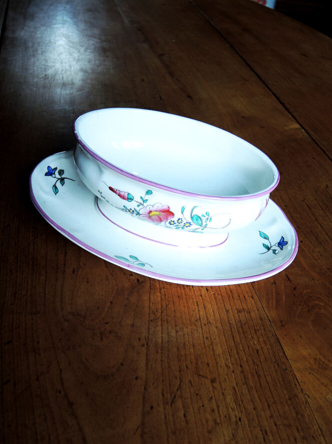Former tableware service of the societe ceramique mastricht