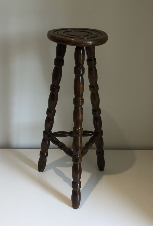 Tabouret haut tripode en bois tourné