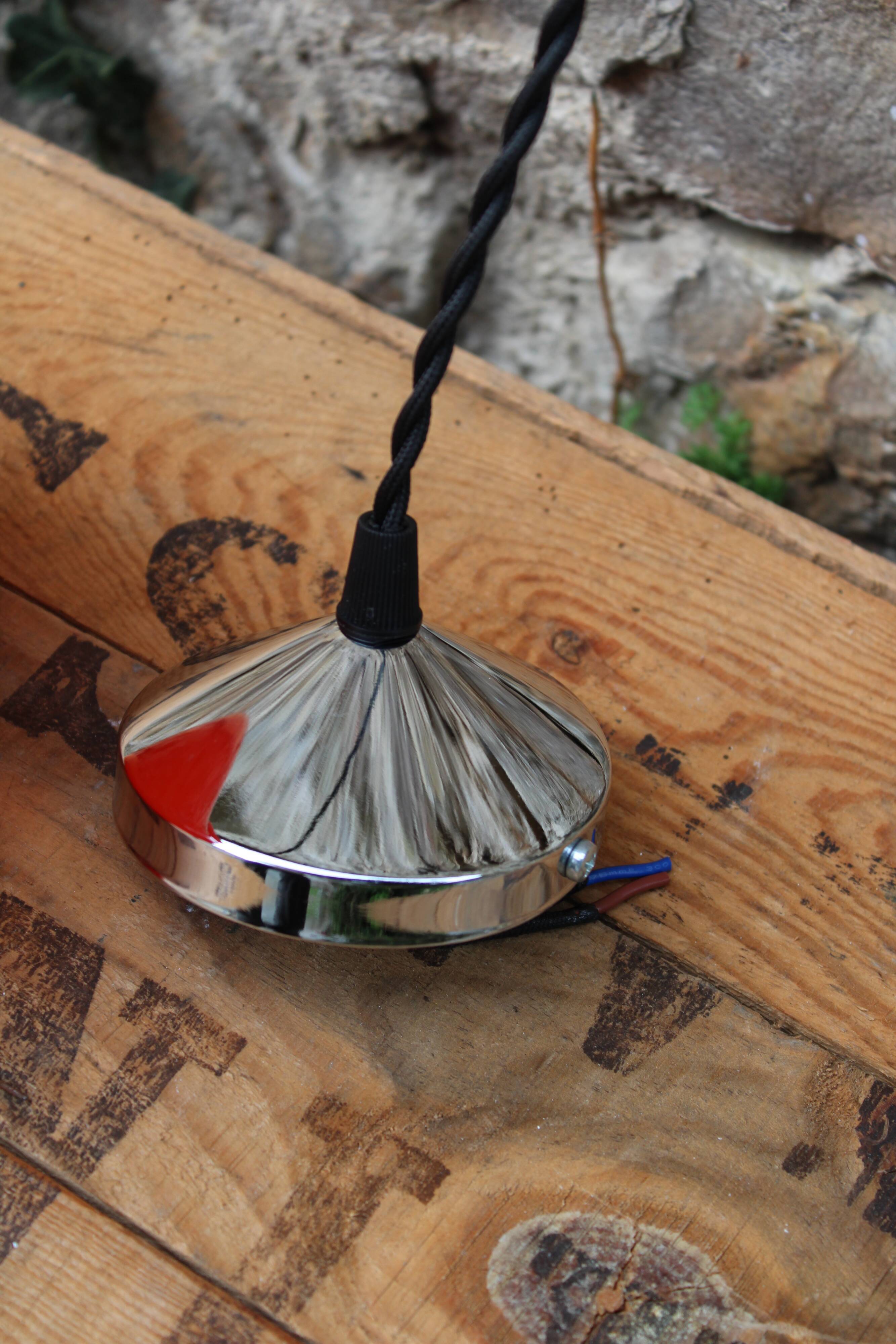 Hanging in orange opaline