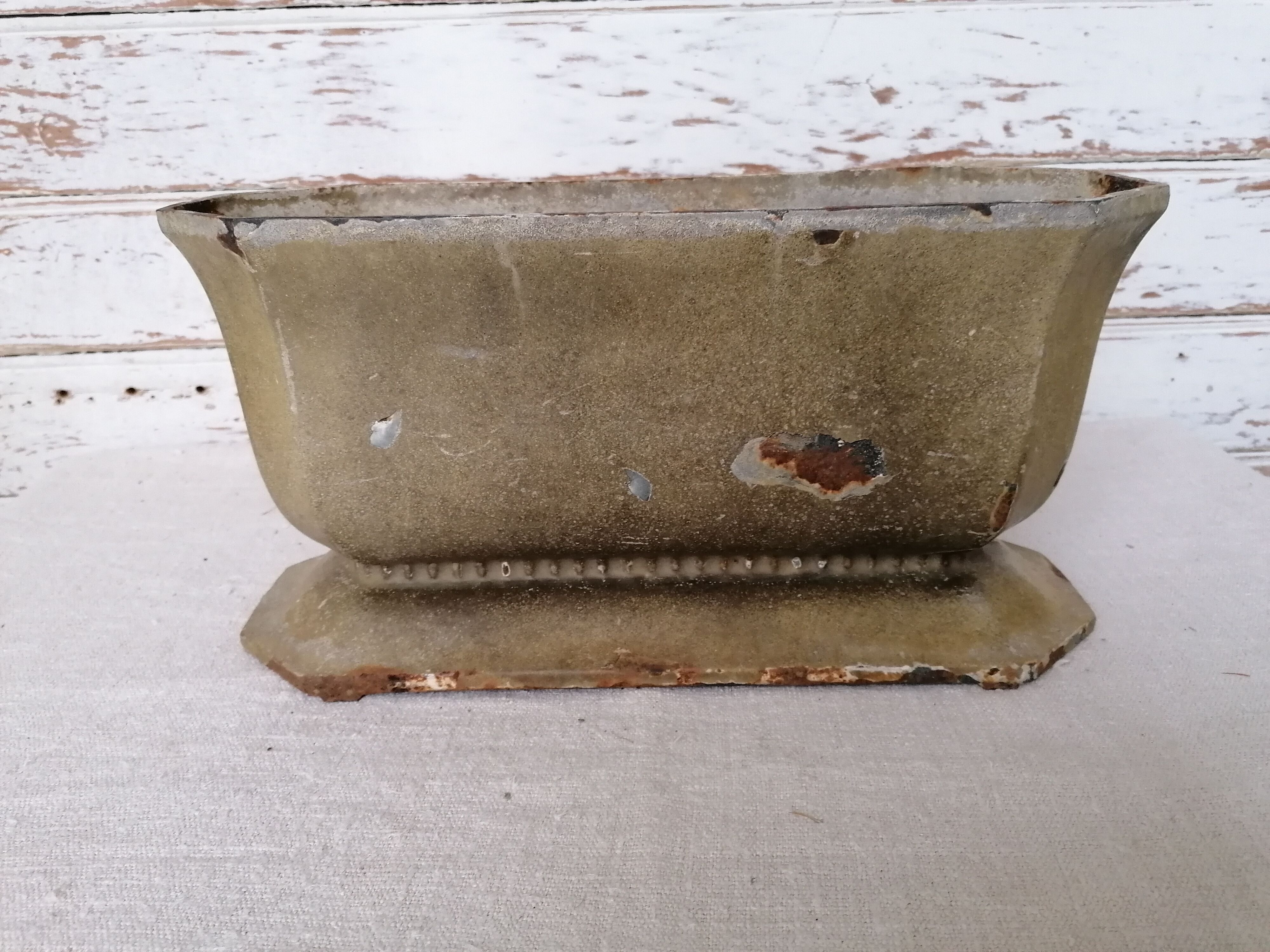 Cast iron planter