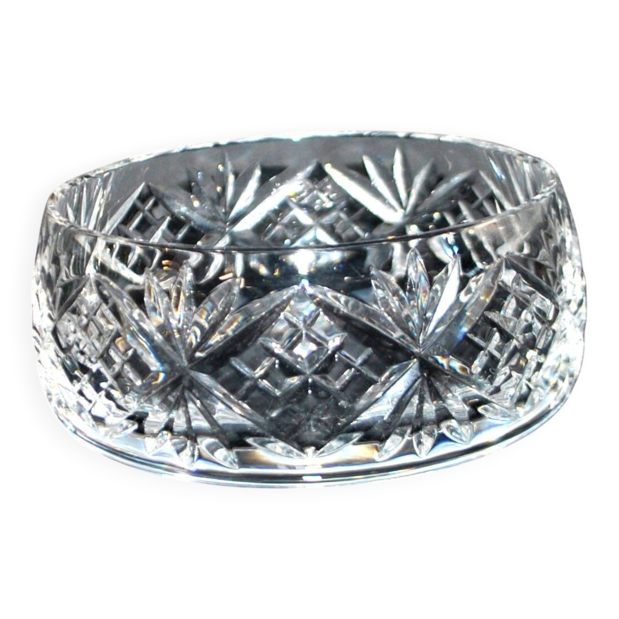 Saint-Louis bowl with whipped cream in cut crystal, signed.
