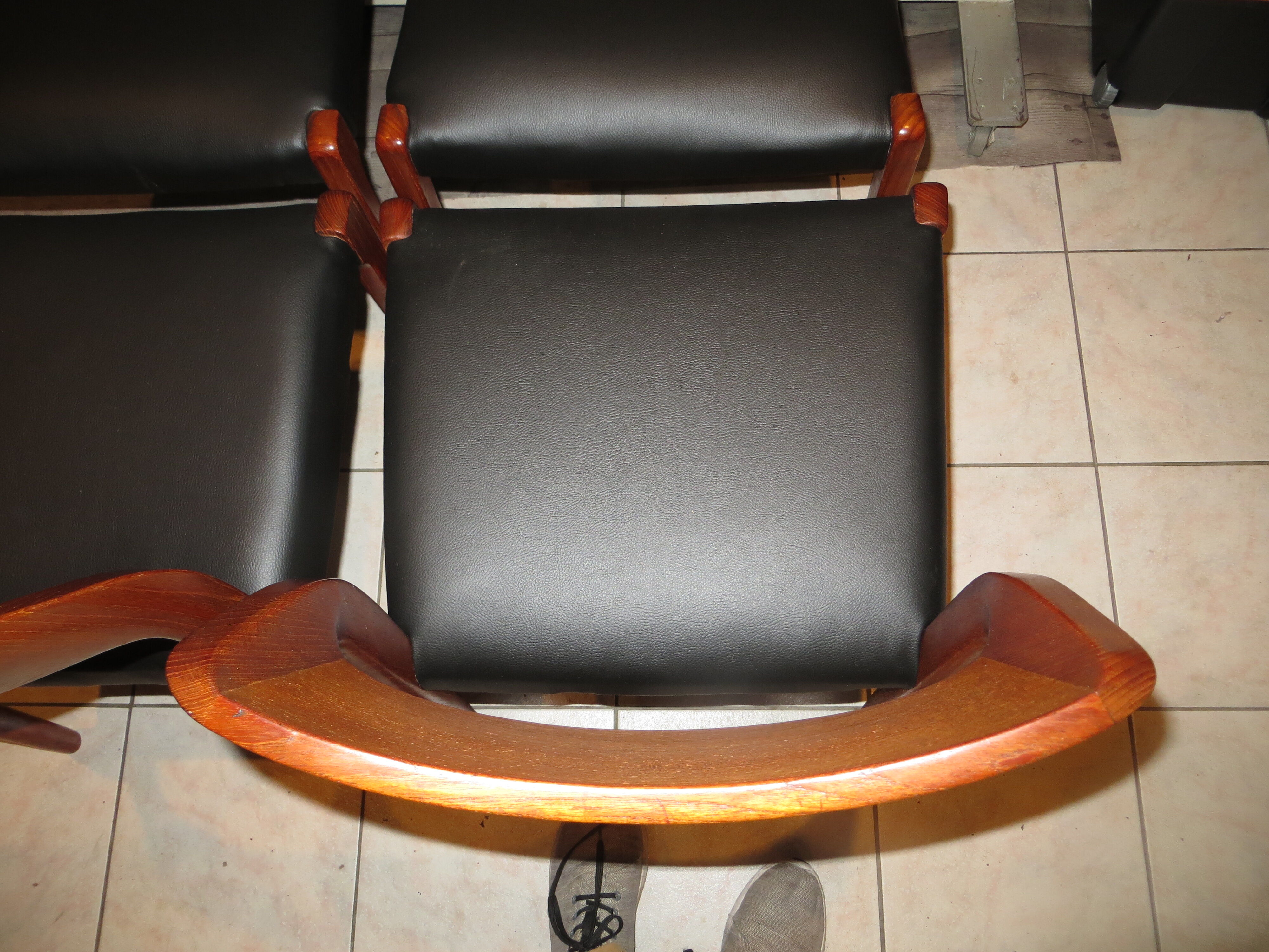 Suite de 4 chaises danoises en teck N.O.Moller N°71