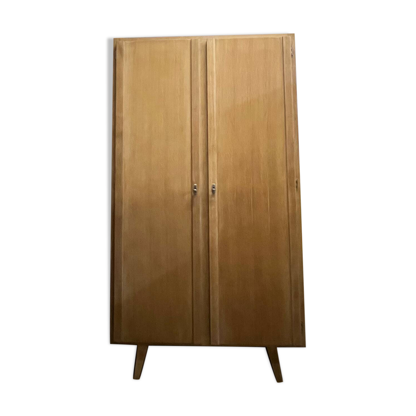 Vintage antique wardrobe in raw oak with tapered legs: wardrobe + shelf.