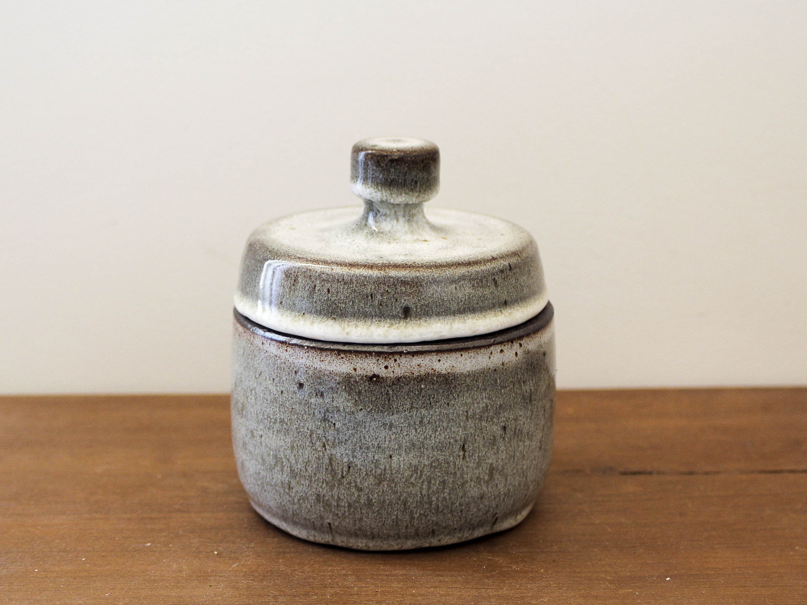 Covered pot in glazed stoneware Jeanne and Norbert Pierlot