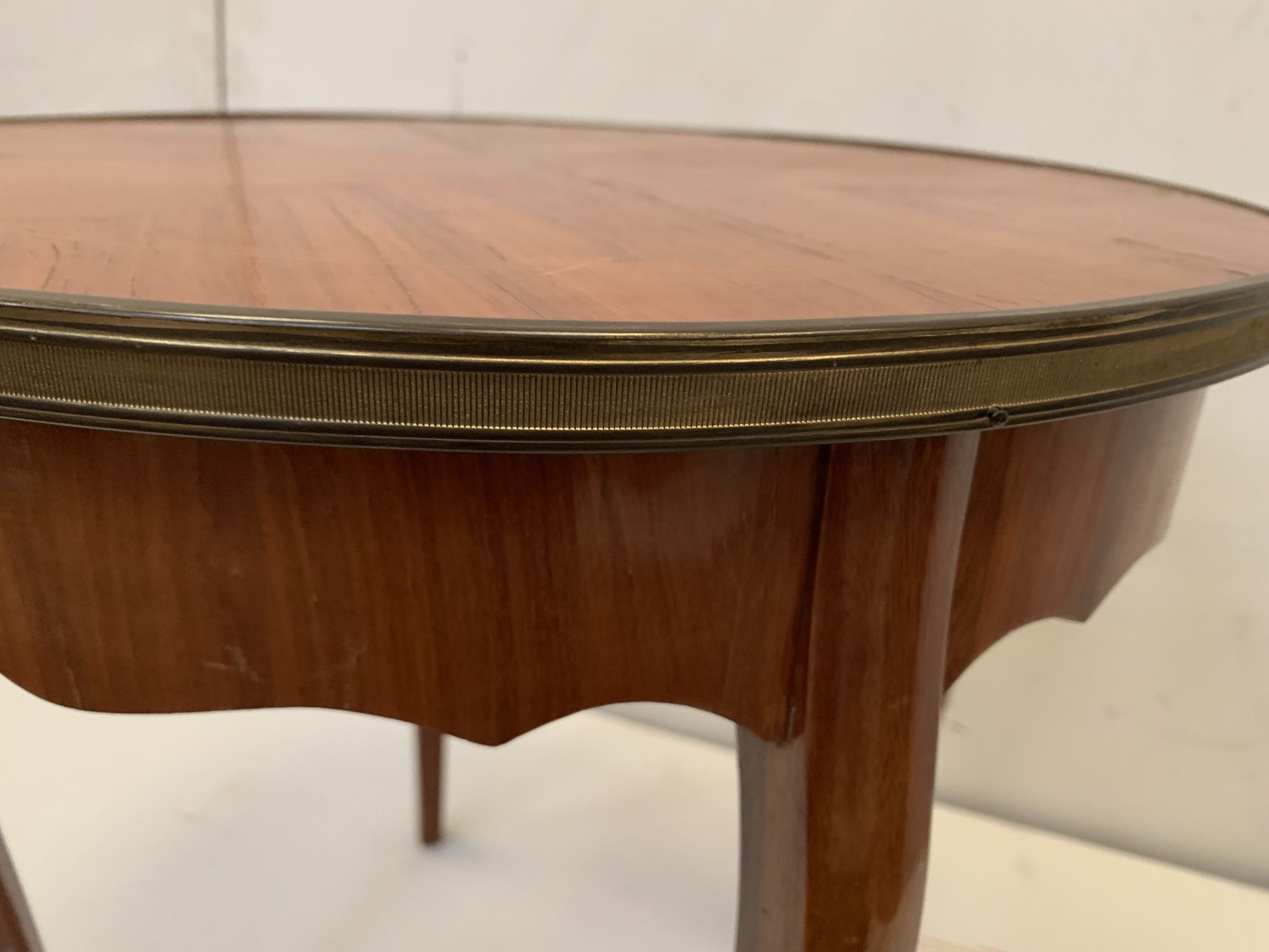 Round pedestal table Louis XV style veneer of rosewood XX century