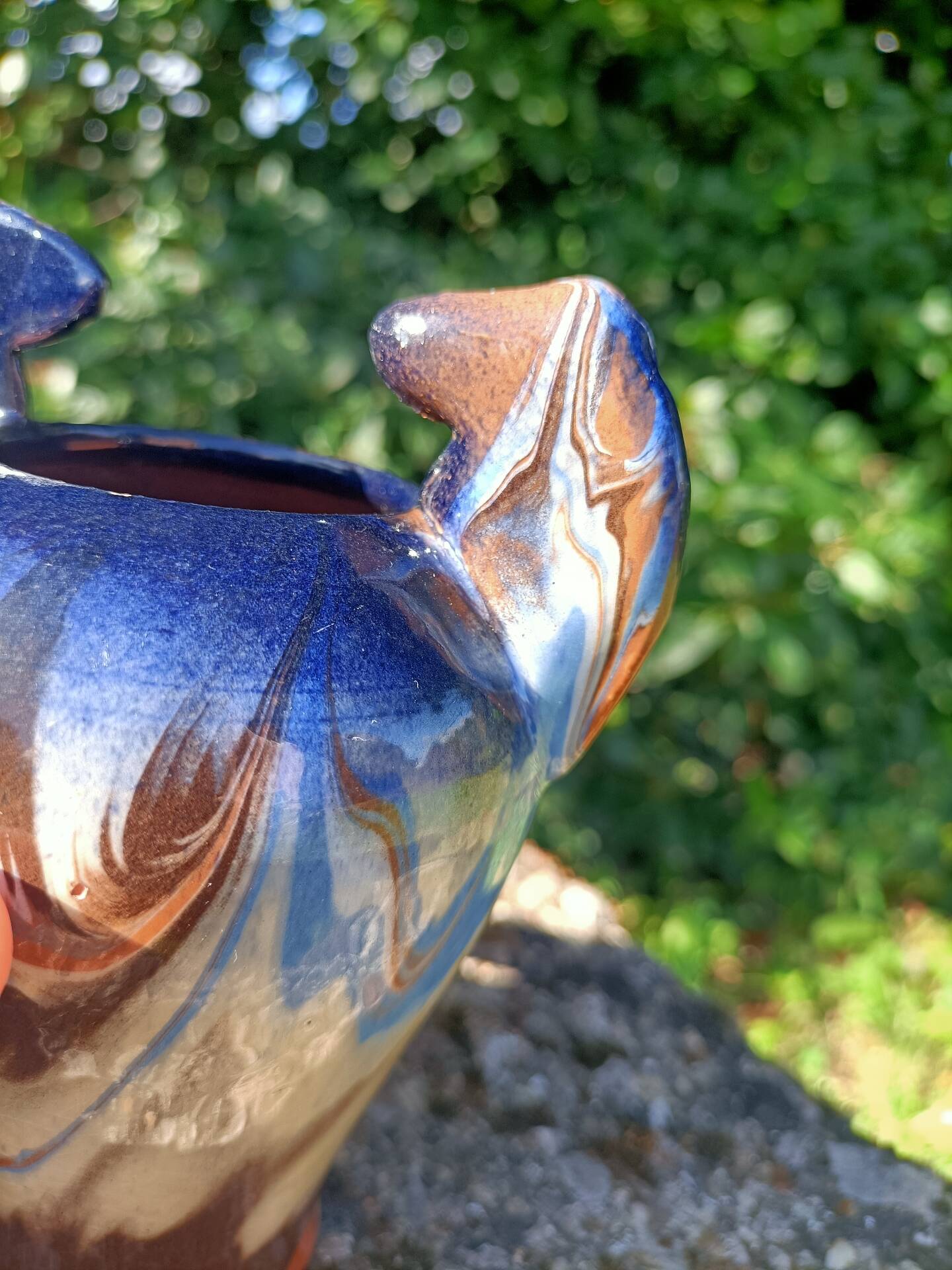 Ceramic vase with equestrian motif