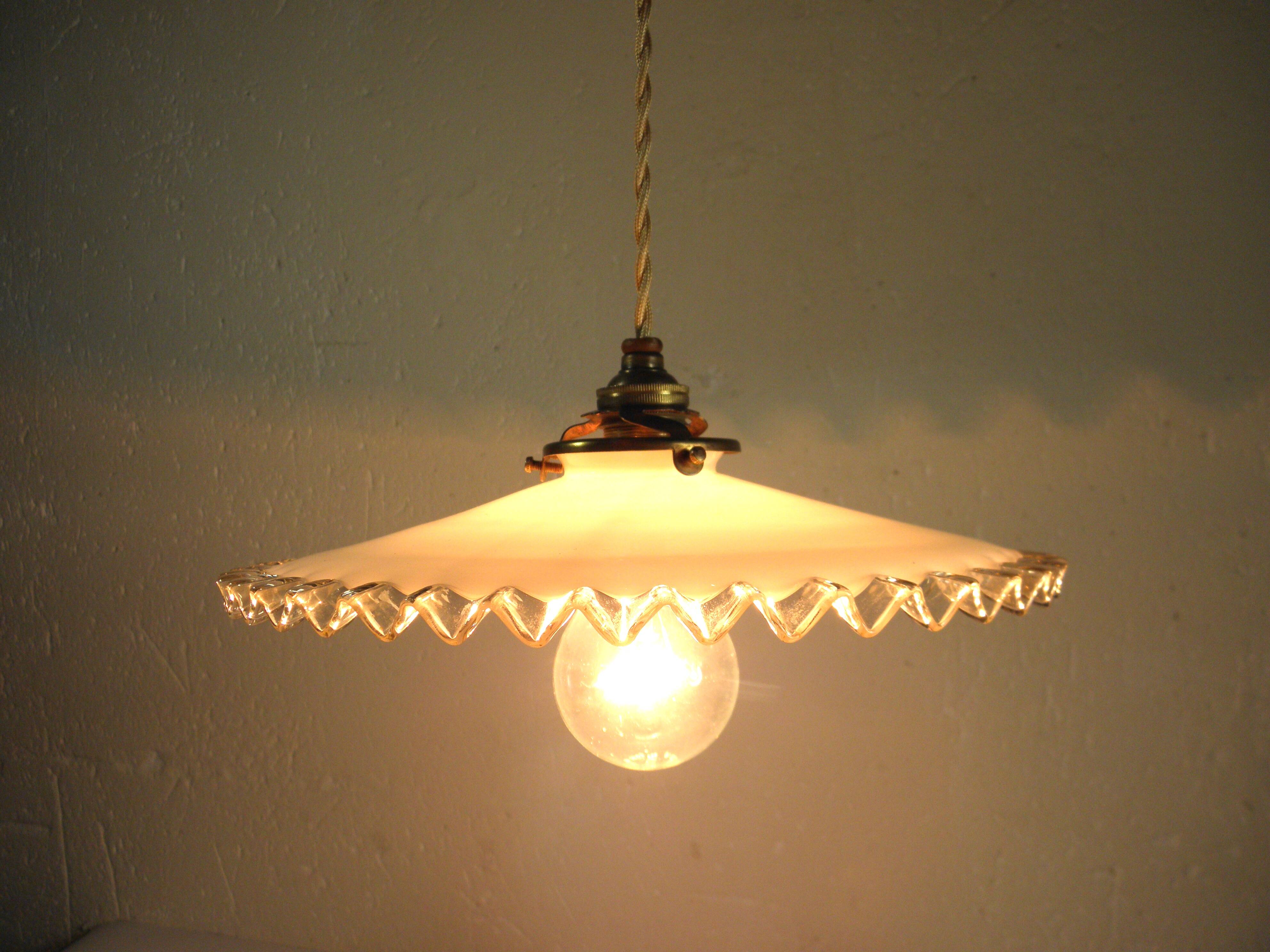 Suspension and rosette in opaline and porcelain