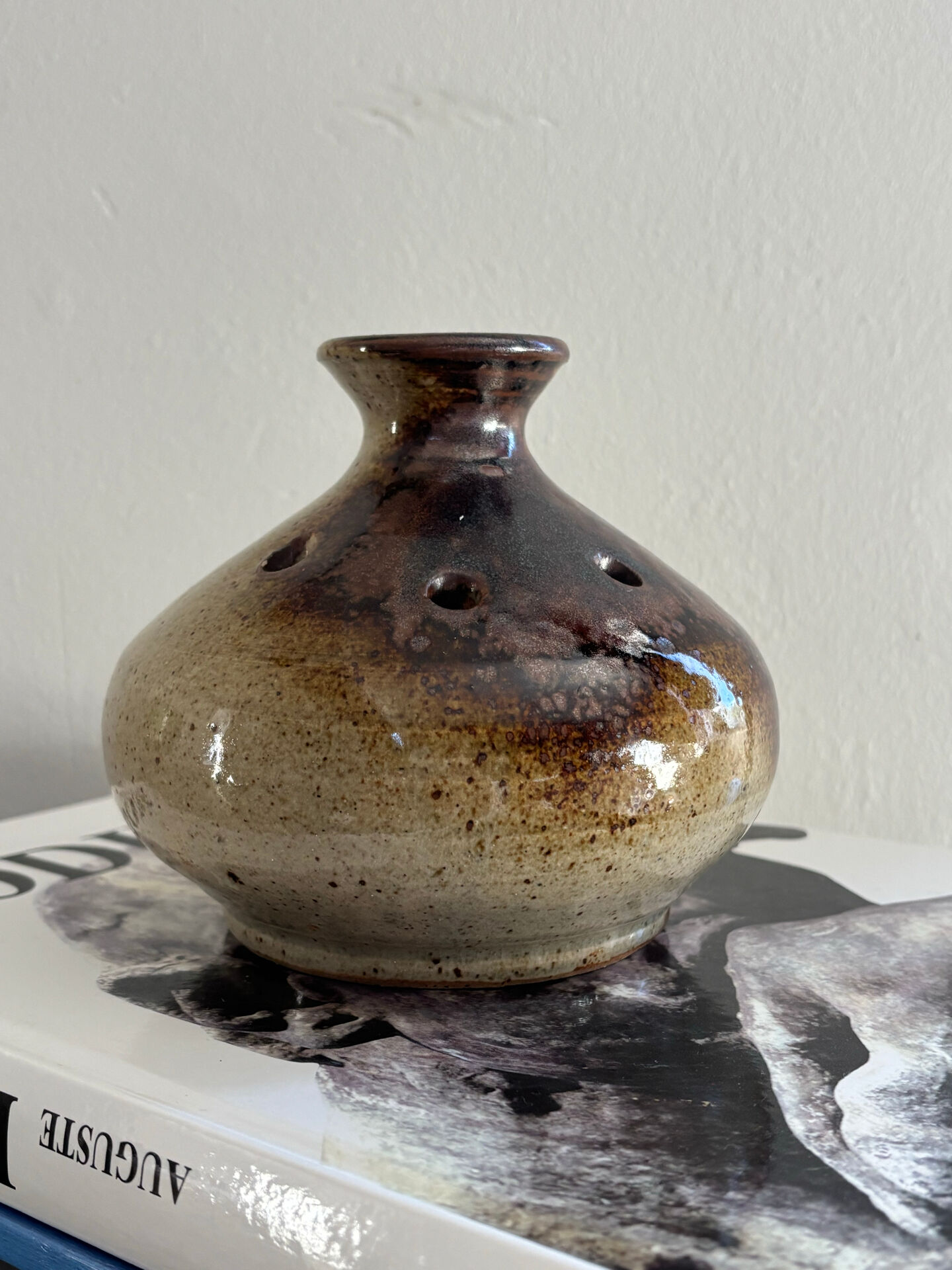 Stoneware flower vase