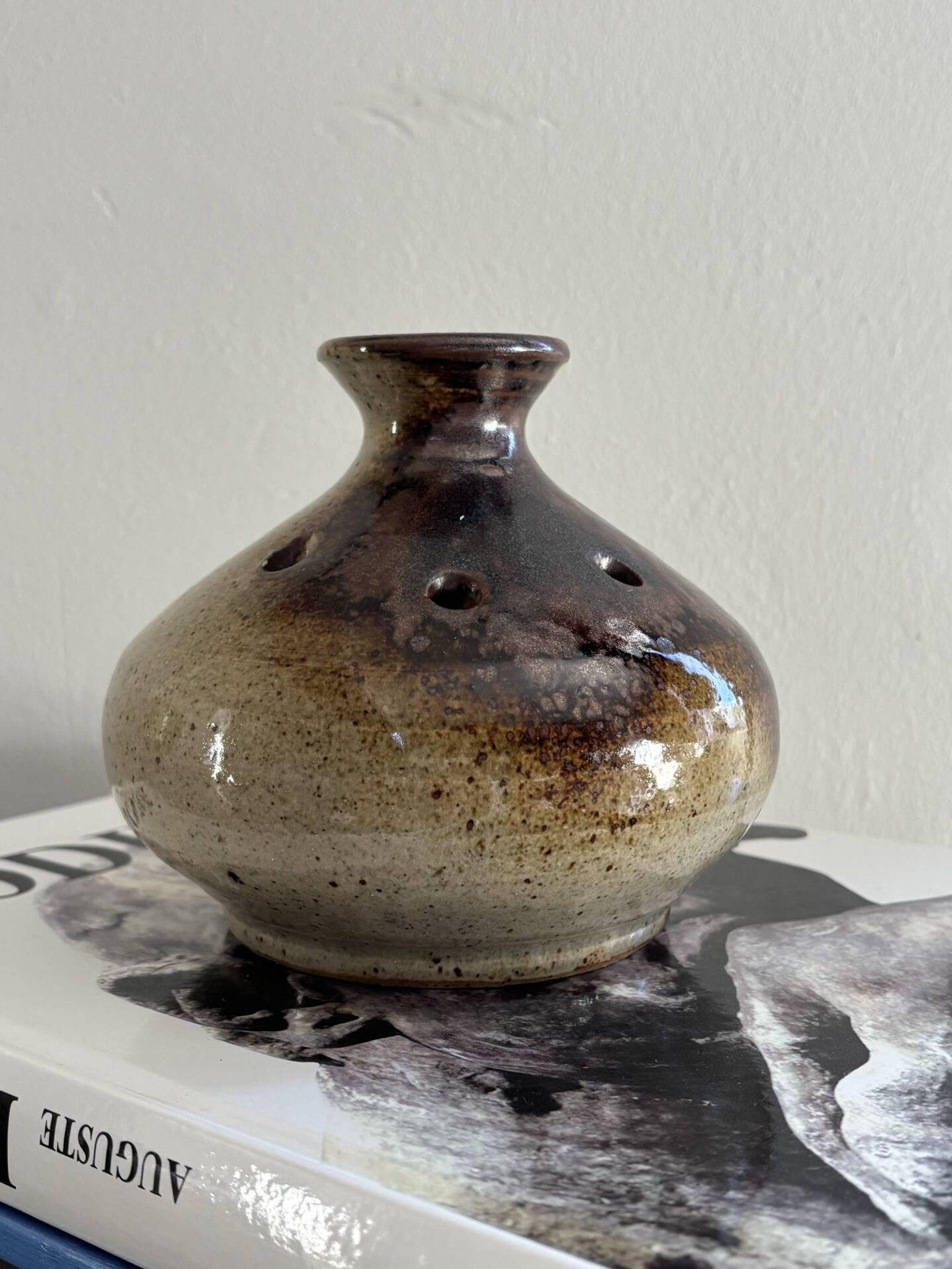 Vase pique fleur en grès