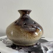 Vase pique fleur en grès