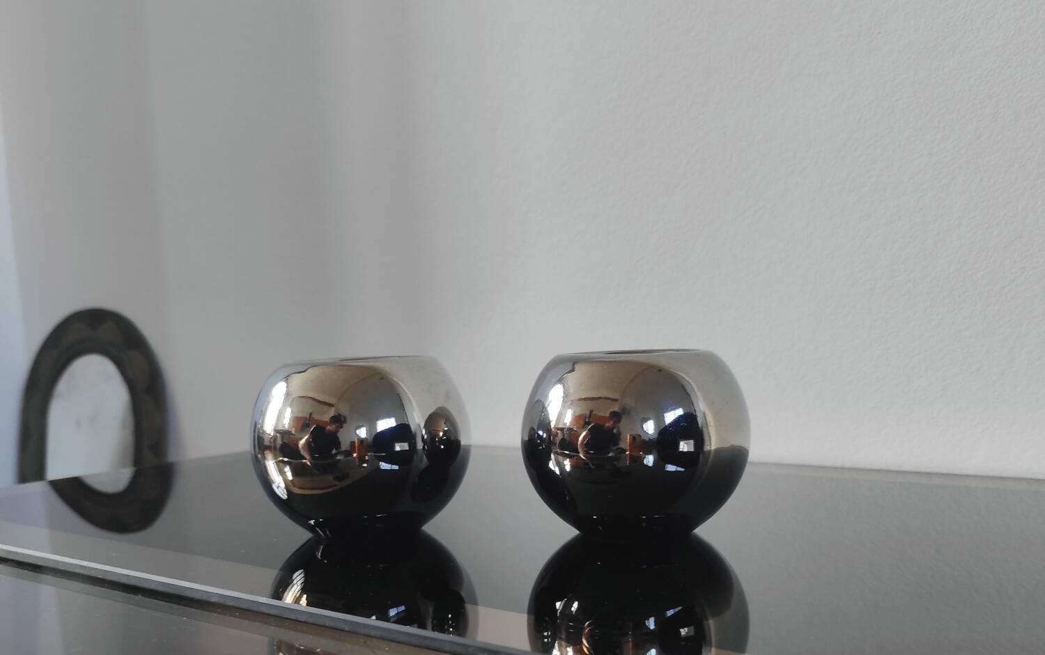 Paire de bougeoirs / photophores boules en céramique argentée effet mi