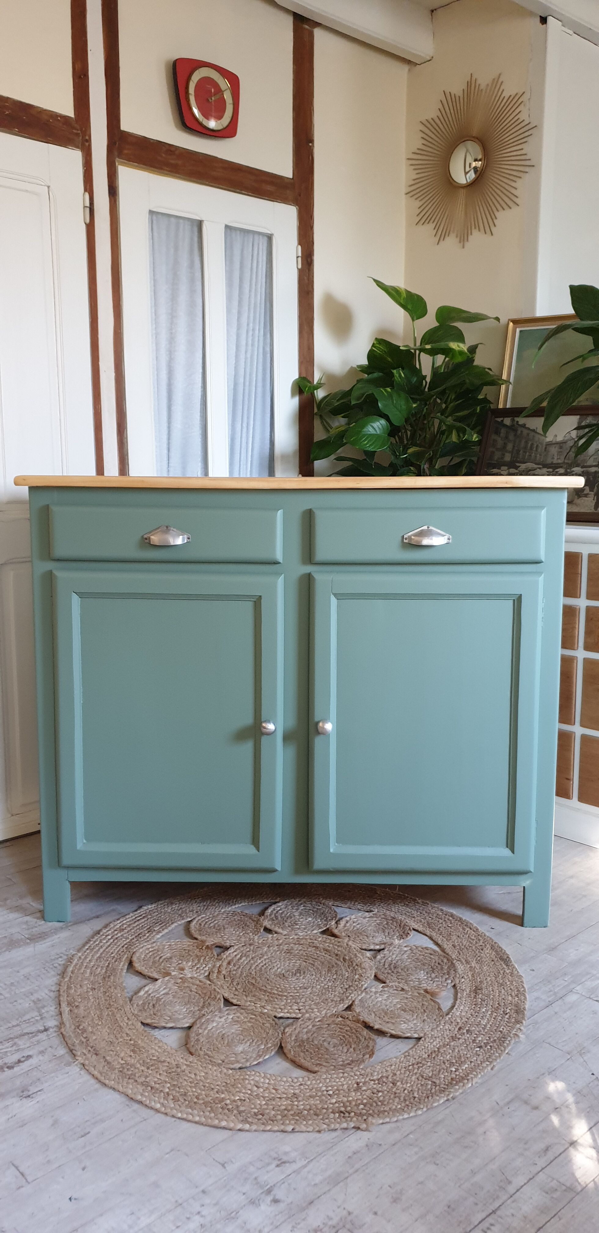 Green Parisian buffet