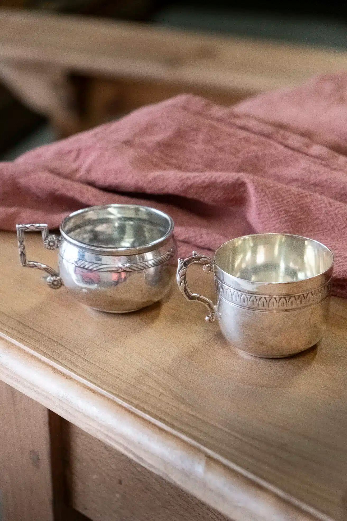 Lot de 2 tasses en métal « Louise & Suzanne »