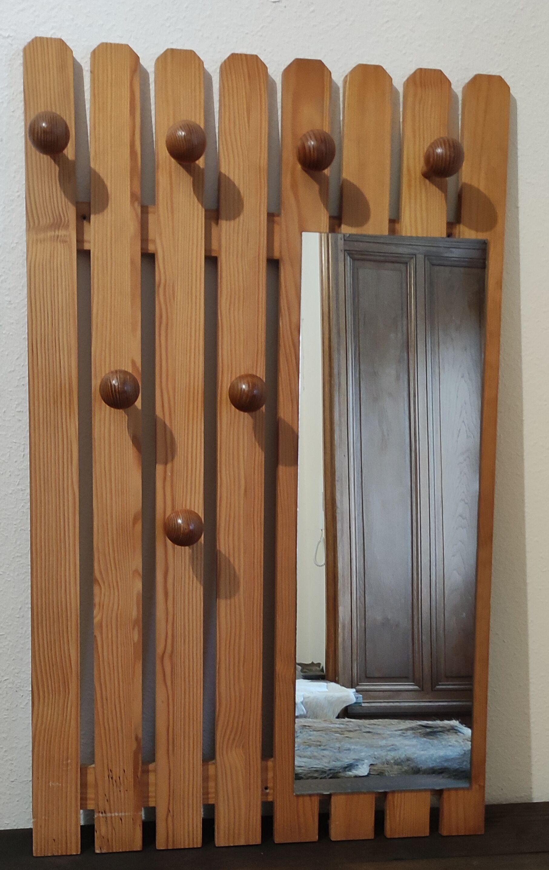 Vintage coat rack/cloakroom