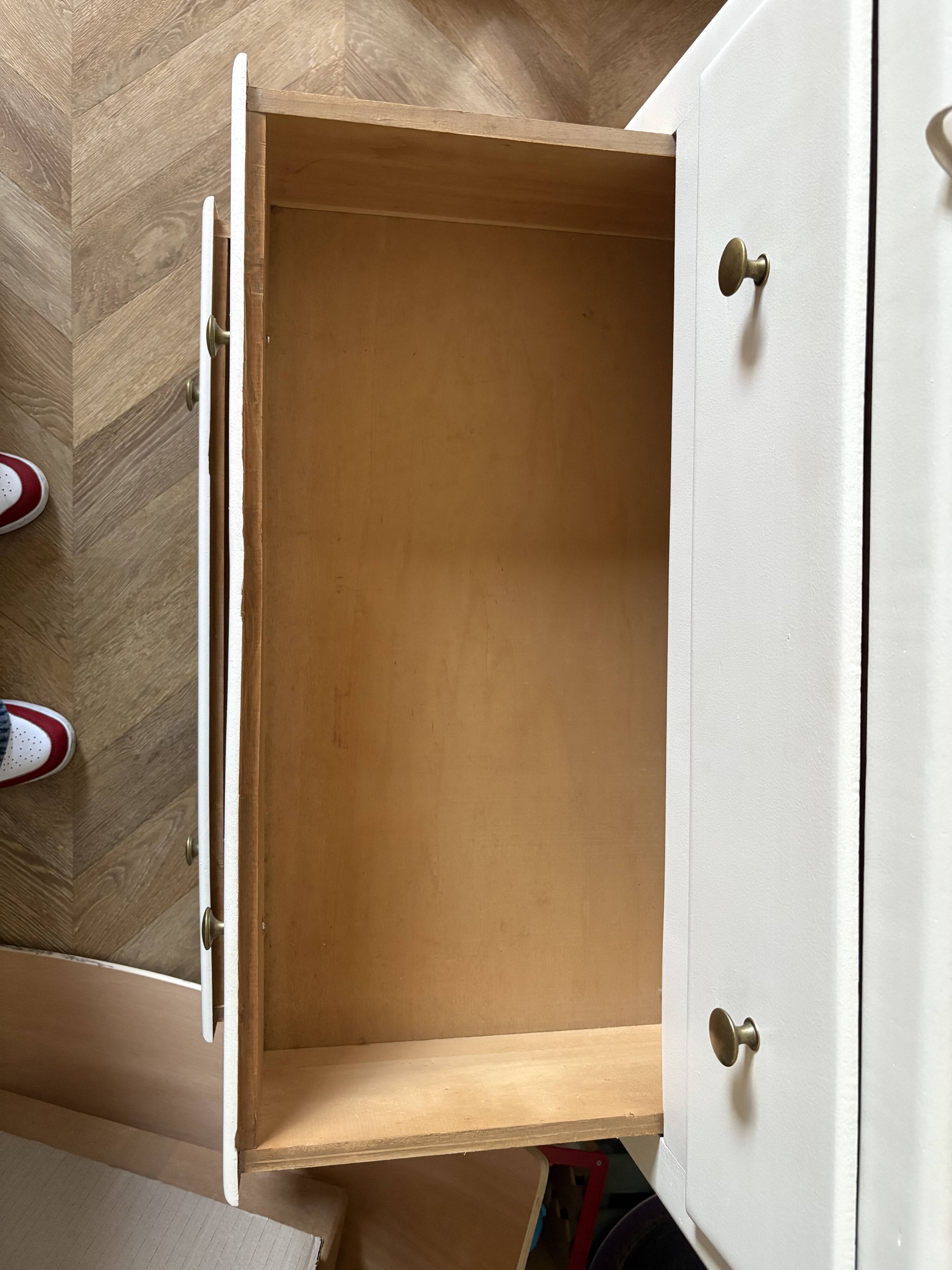 Commode parisienne