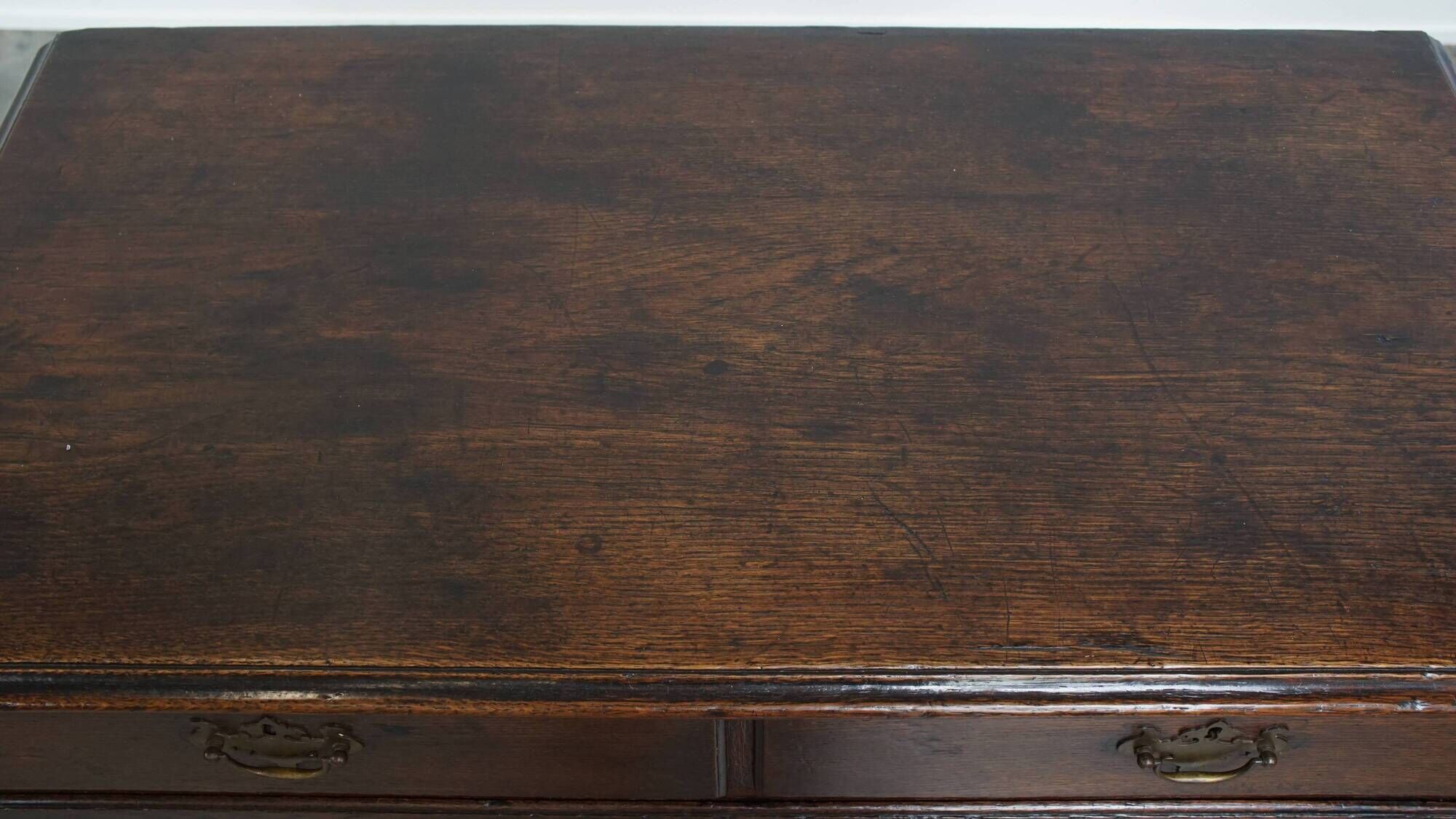 Antique 18th-Century English Oak Chest of Drawers / Commode with 5 Drawers