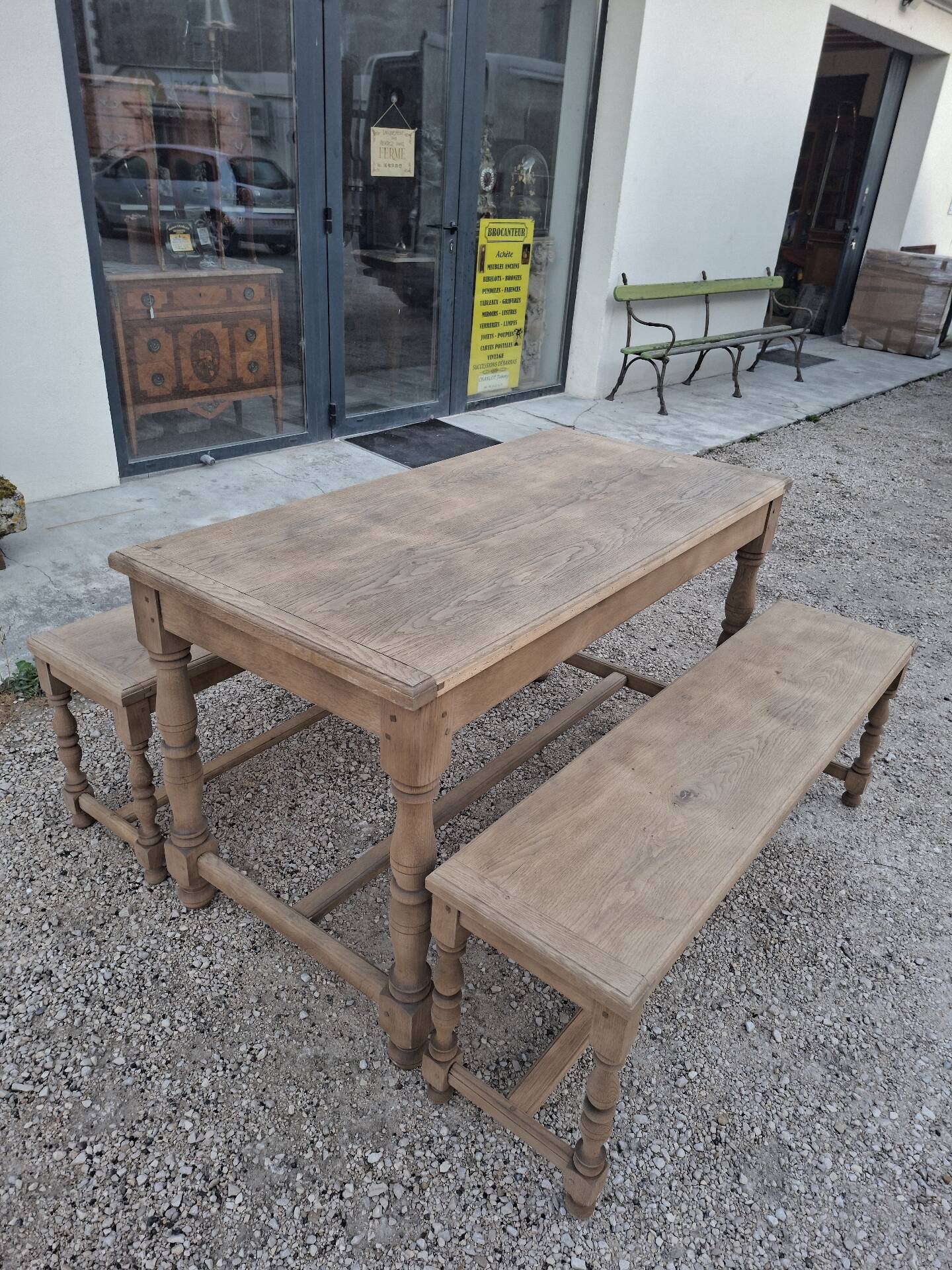 Solid oak farmhouse table fully sandblasted.