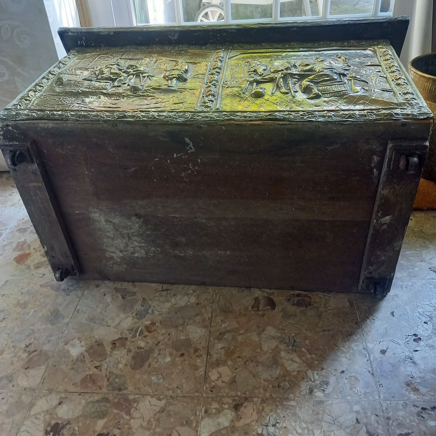 Wood chest
