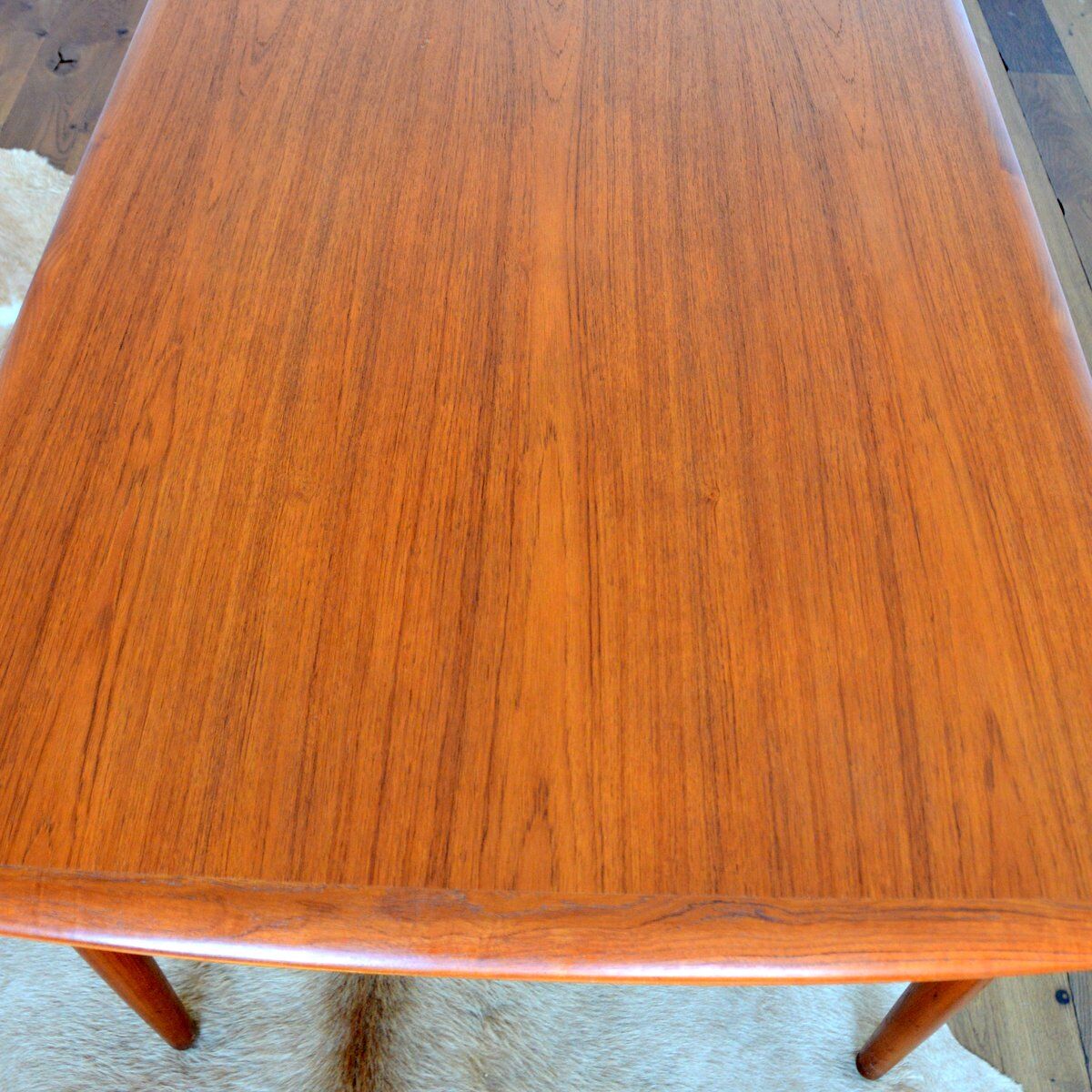 Scandinavian dining table with 1960s extensions (6 to 12 people)